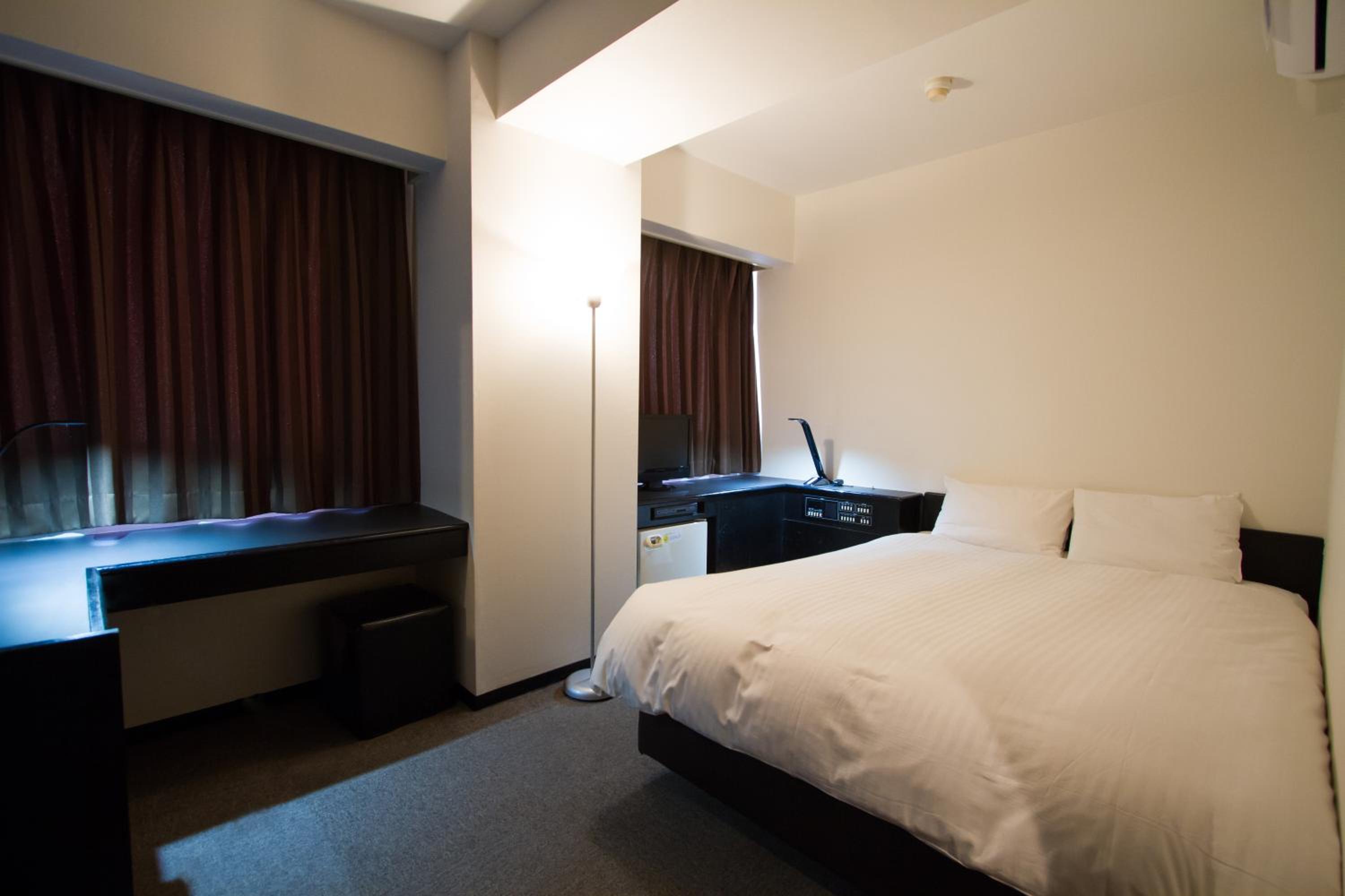 Standard Double Room - Smoking photo 3