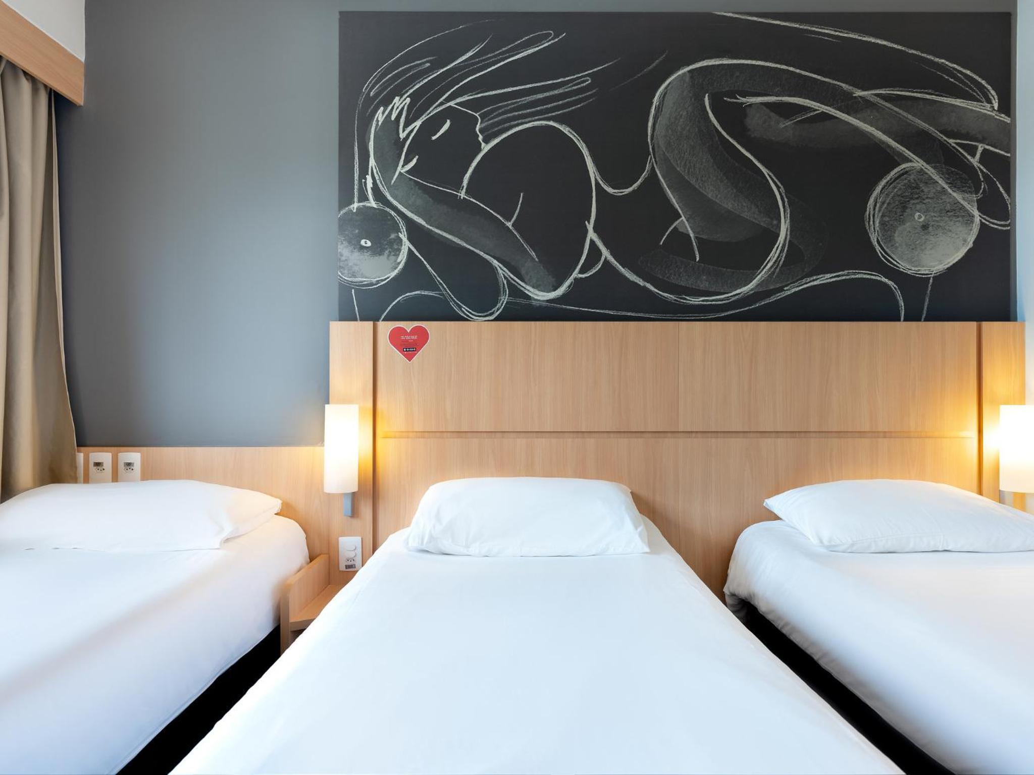 Standard Room With Three Single Beds, photo 7