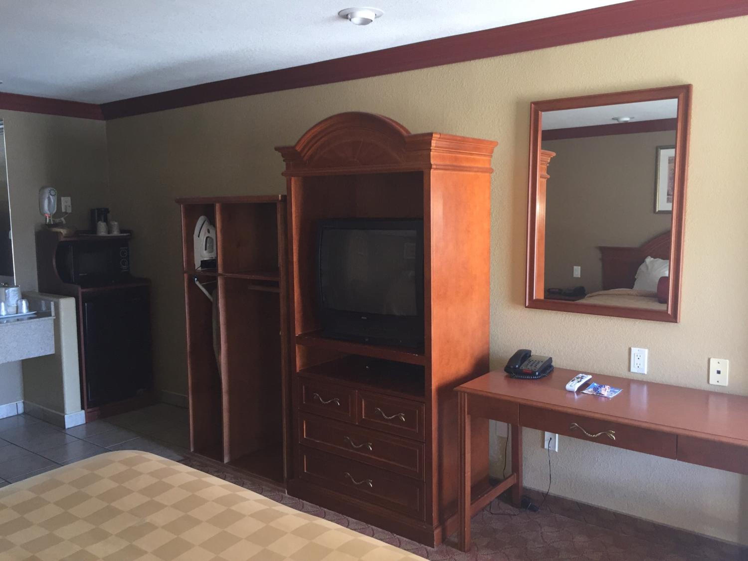 Double Room with Two Double Beds - Photo 2
