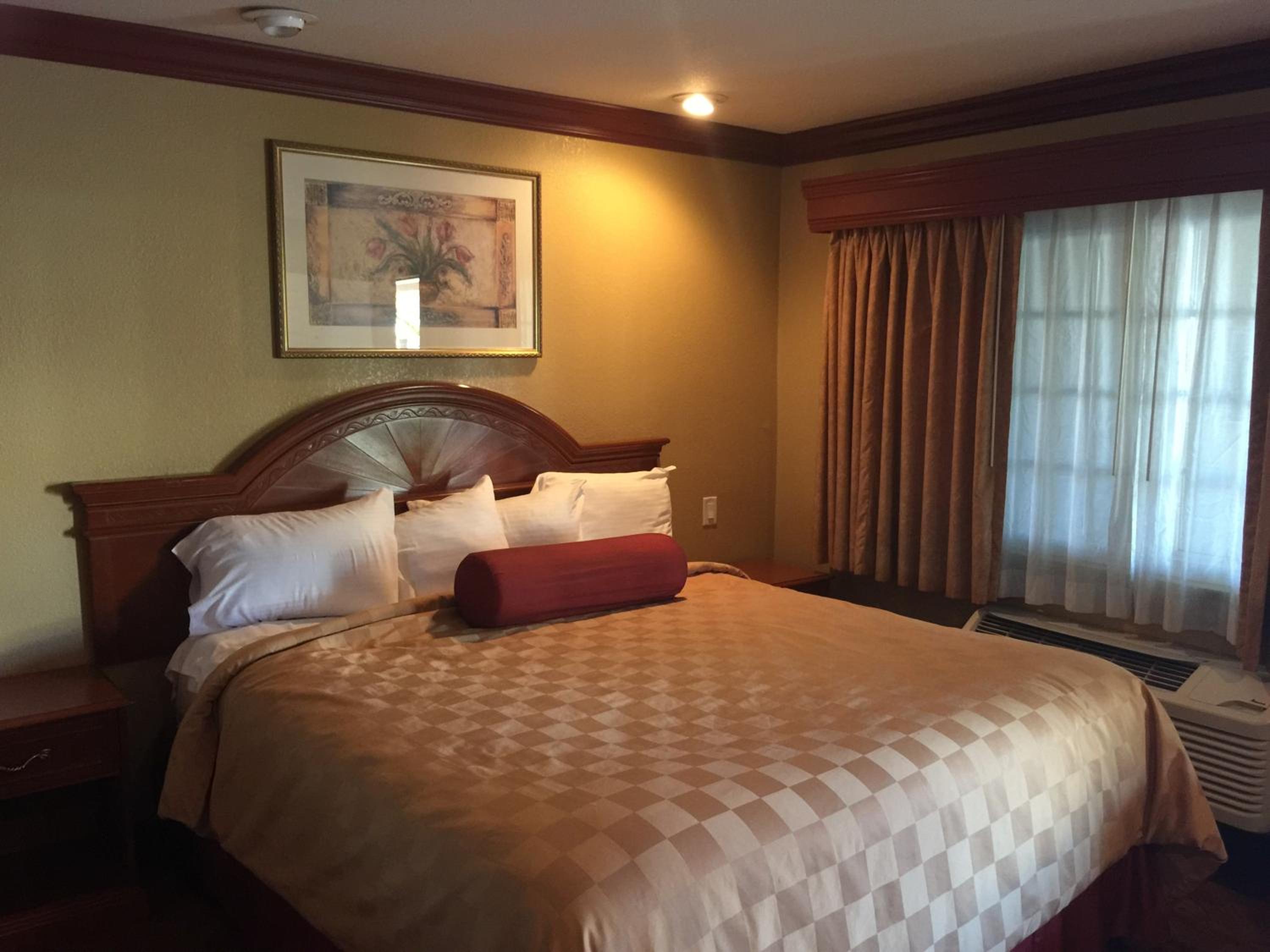 Standard King Room - Photo 2