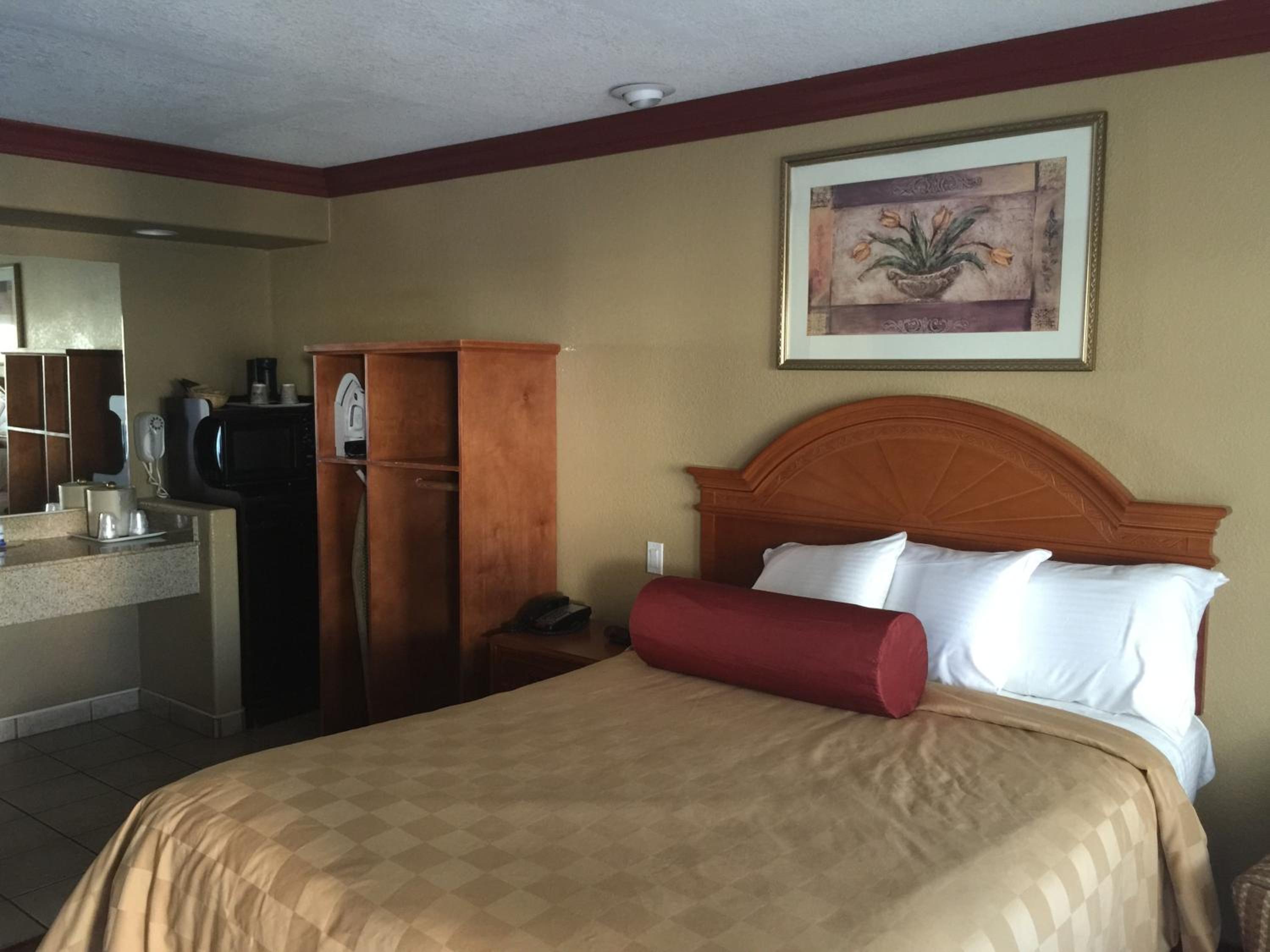 Standard Queen Room - Photo 5
