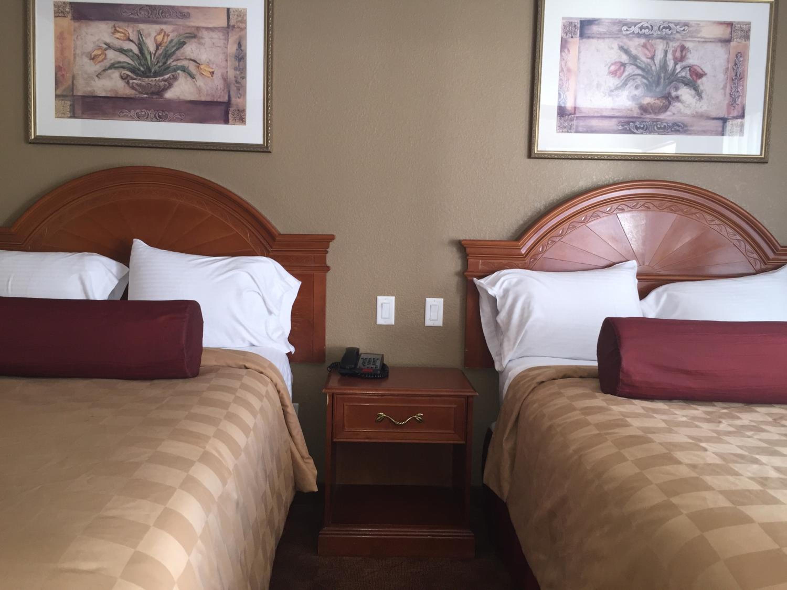 Double Room with Two Double Beds - Photo 5