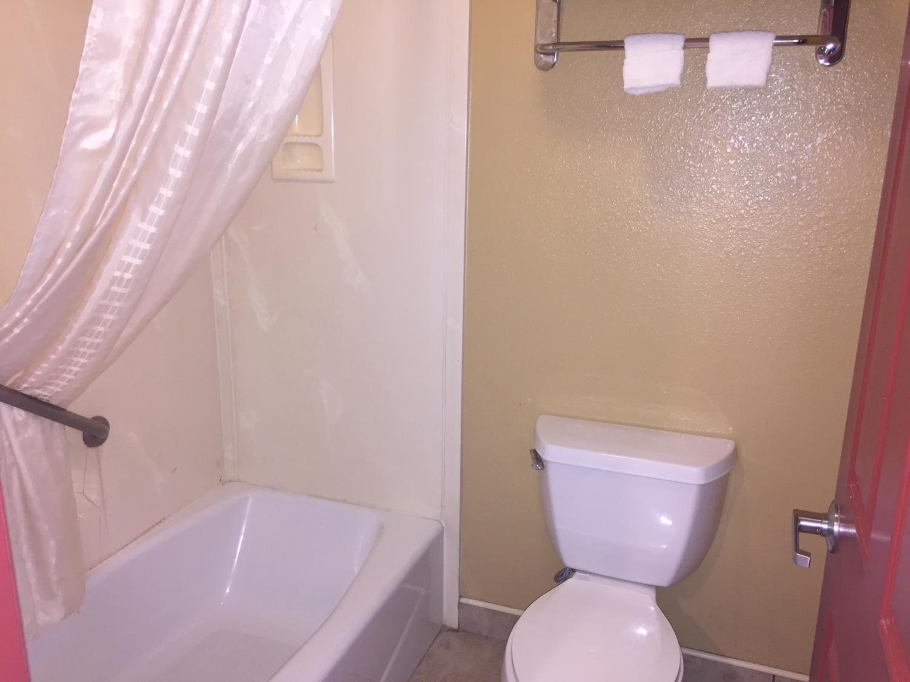 Standard Queen Room - Photo 4
