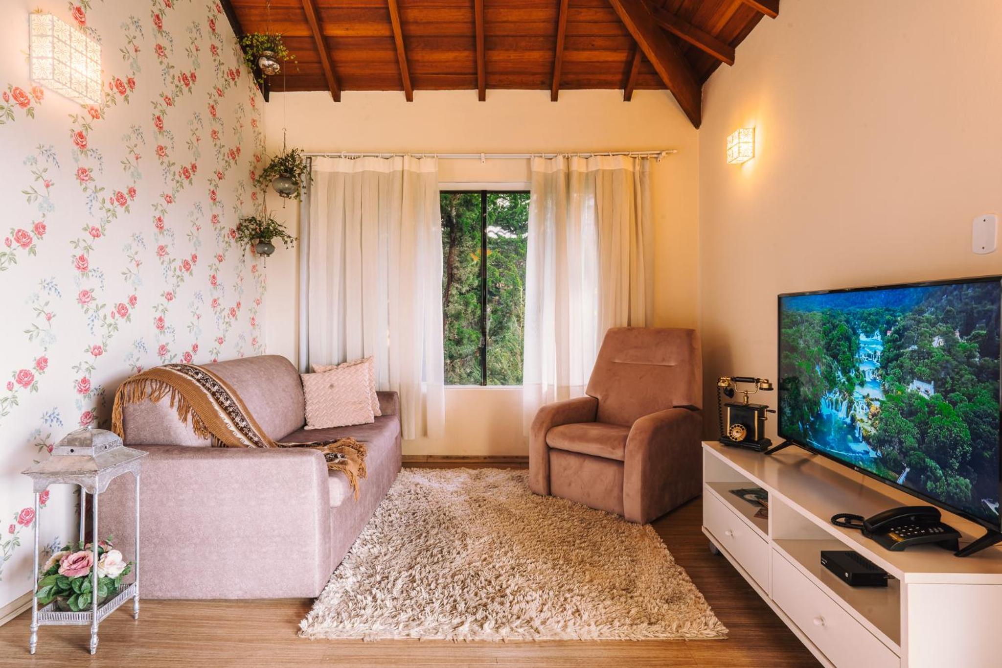 Superior Deluxe Chalet photo 1