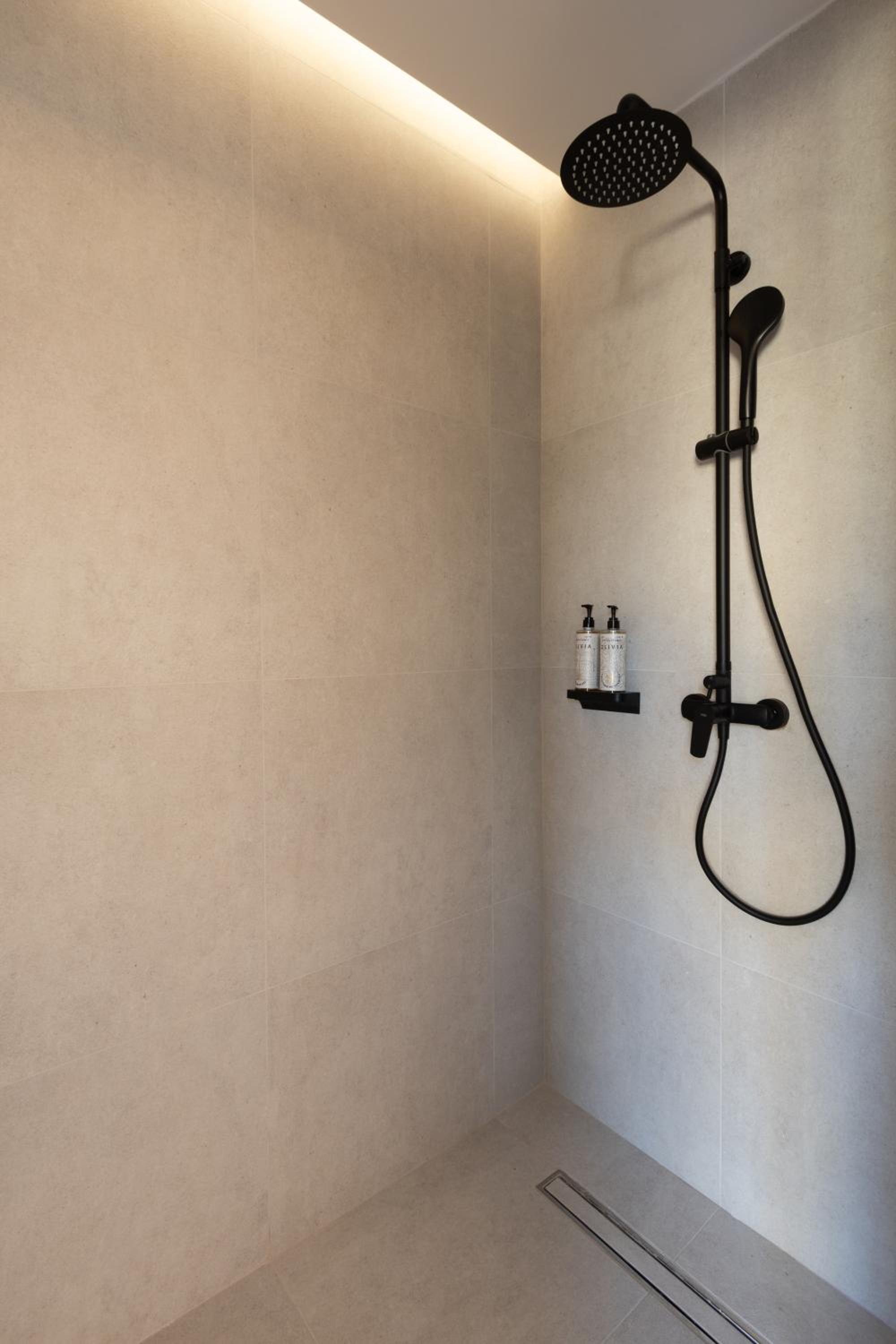 Two-Bedroom Maisonette Suite with Jacuzzi photo 2