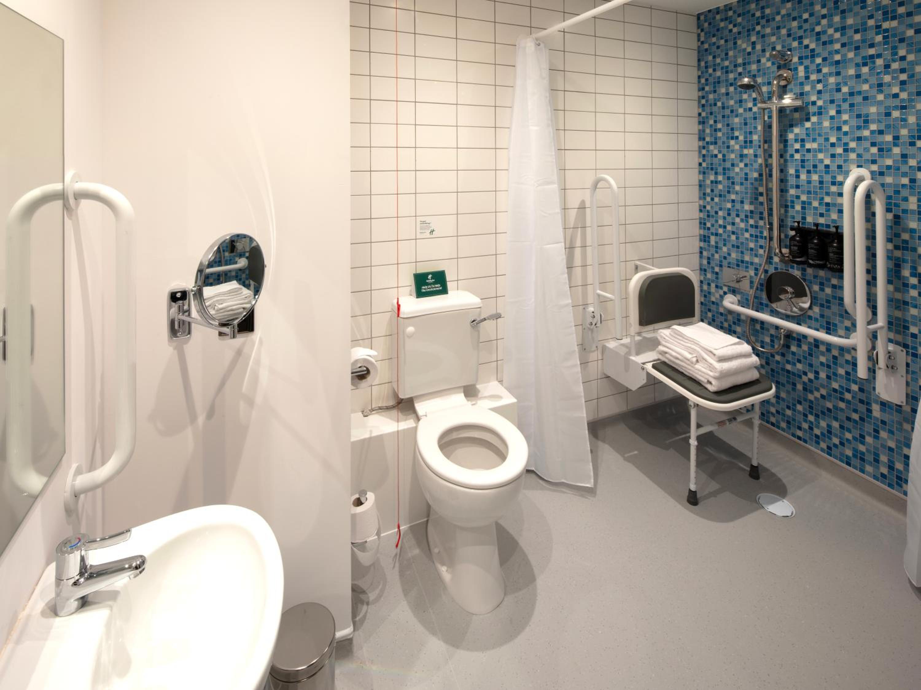Queen Room - Accessible - Photo 8