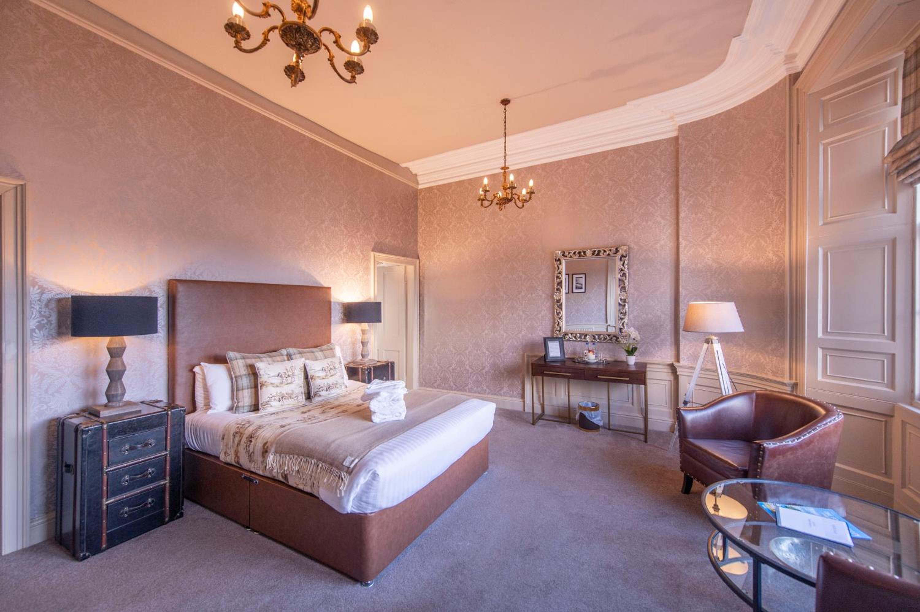 Deluxe King Suite photo 3