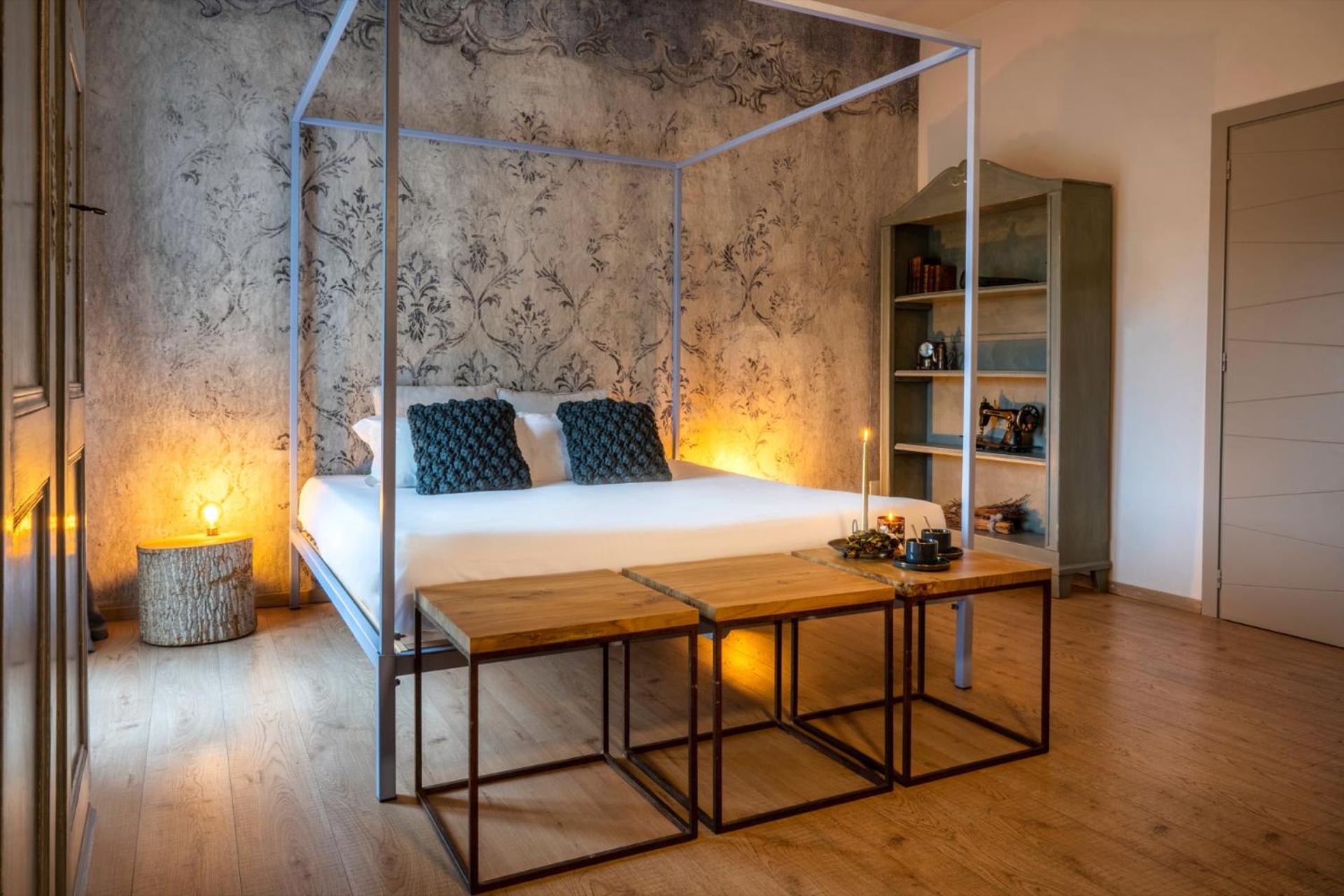 King Suite with Balcony photo 1
