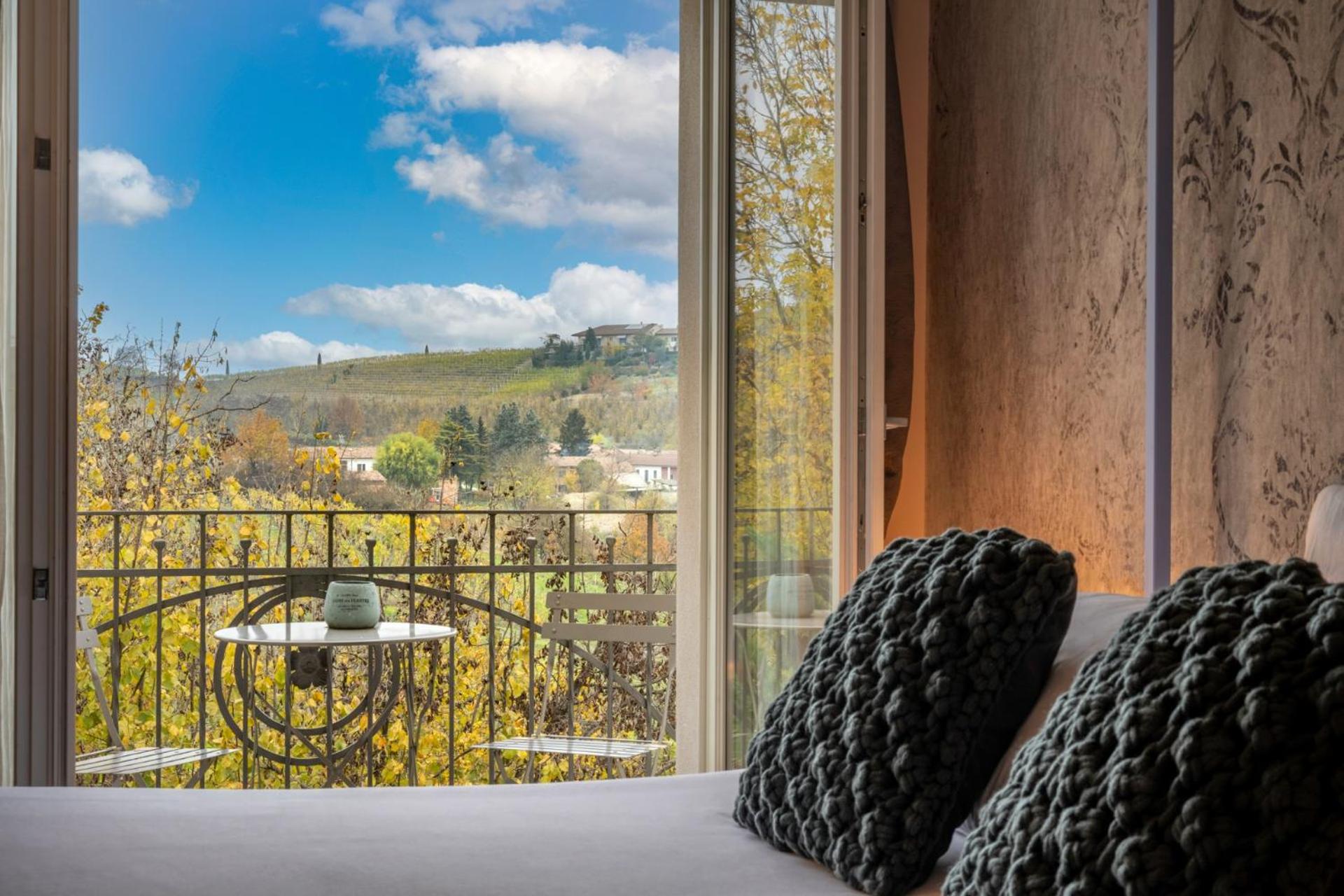 King Suite with Balcony photo 3