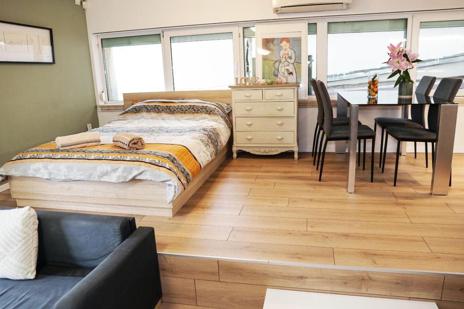 One-Bedroom Apartment - Photo 11