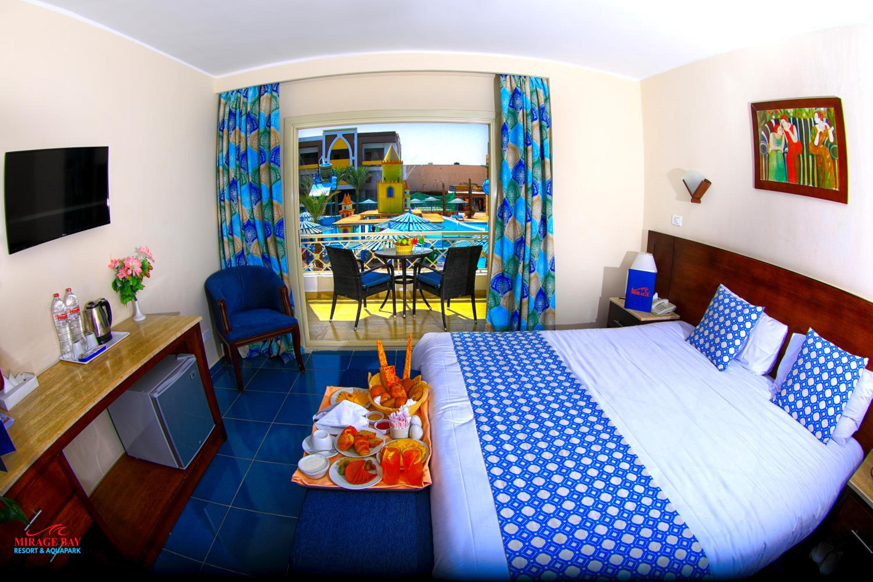 Double Room with Pool View photo 2