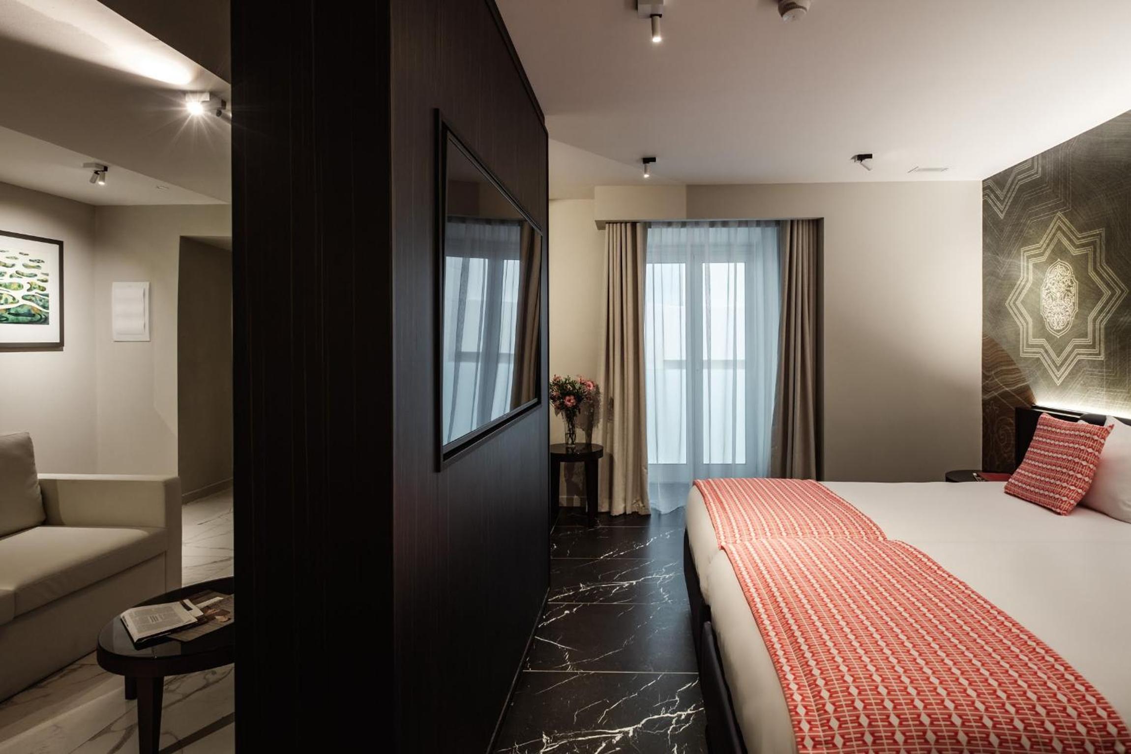 Deluxe Suite - Photo 3
