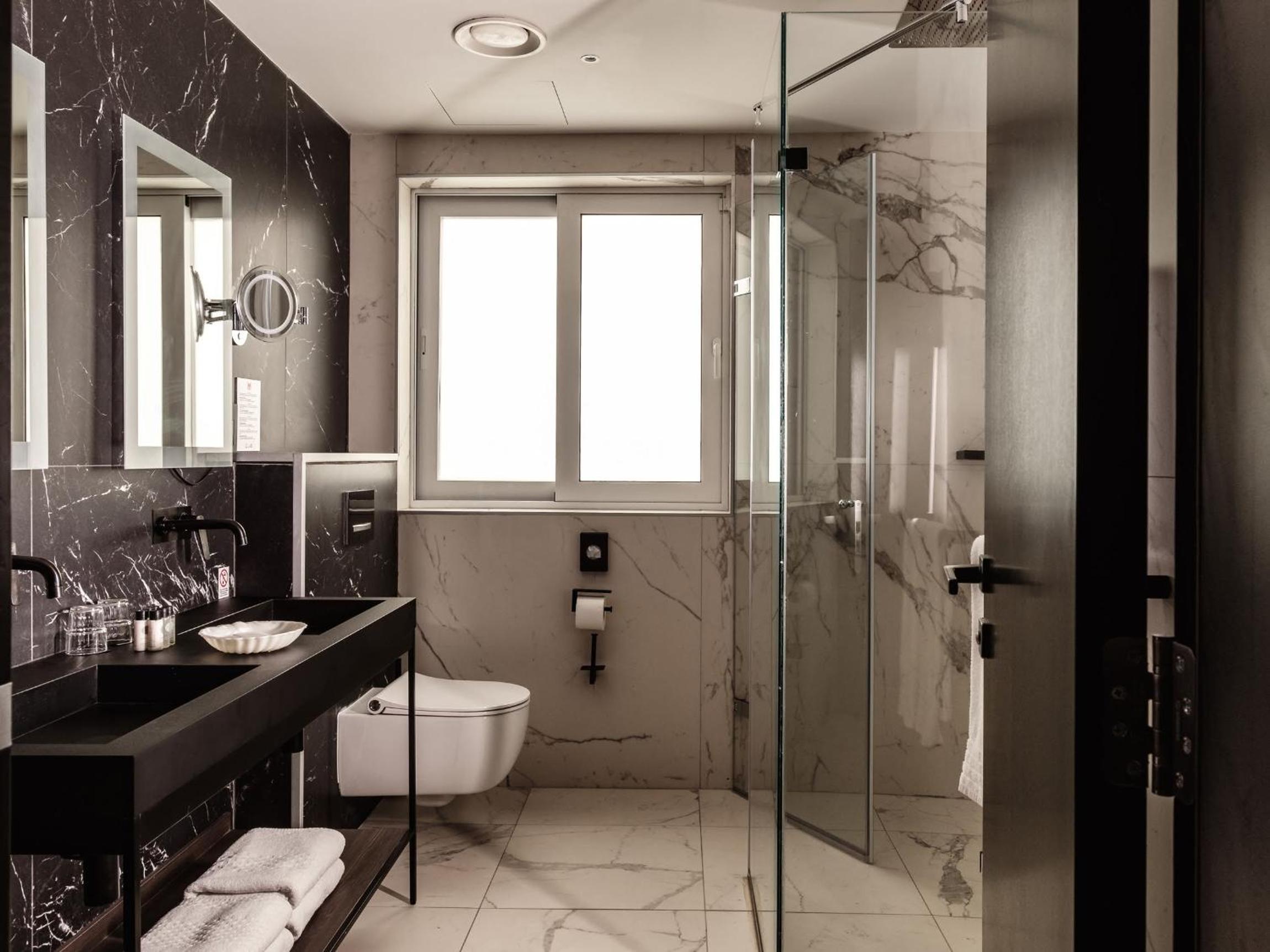 Deluxe Suite - Photo 2