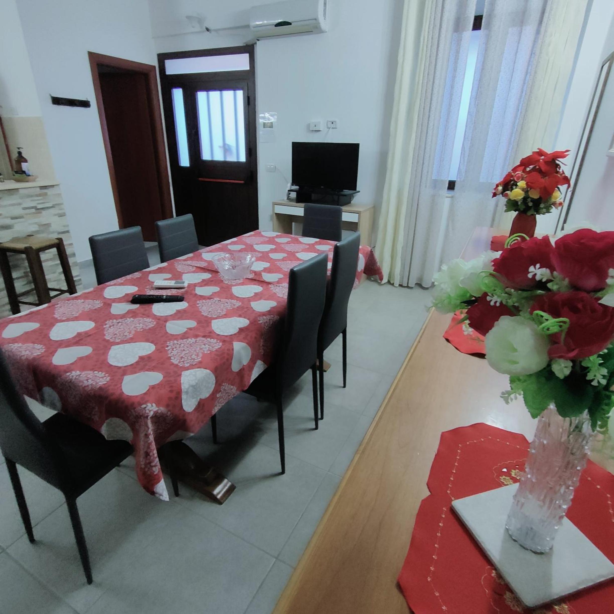One-Bedroom Apartment - Photo 2