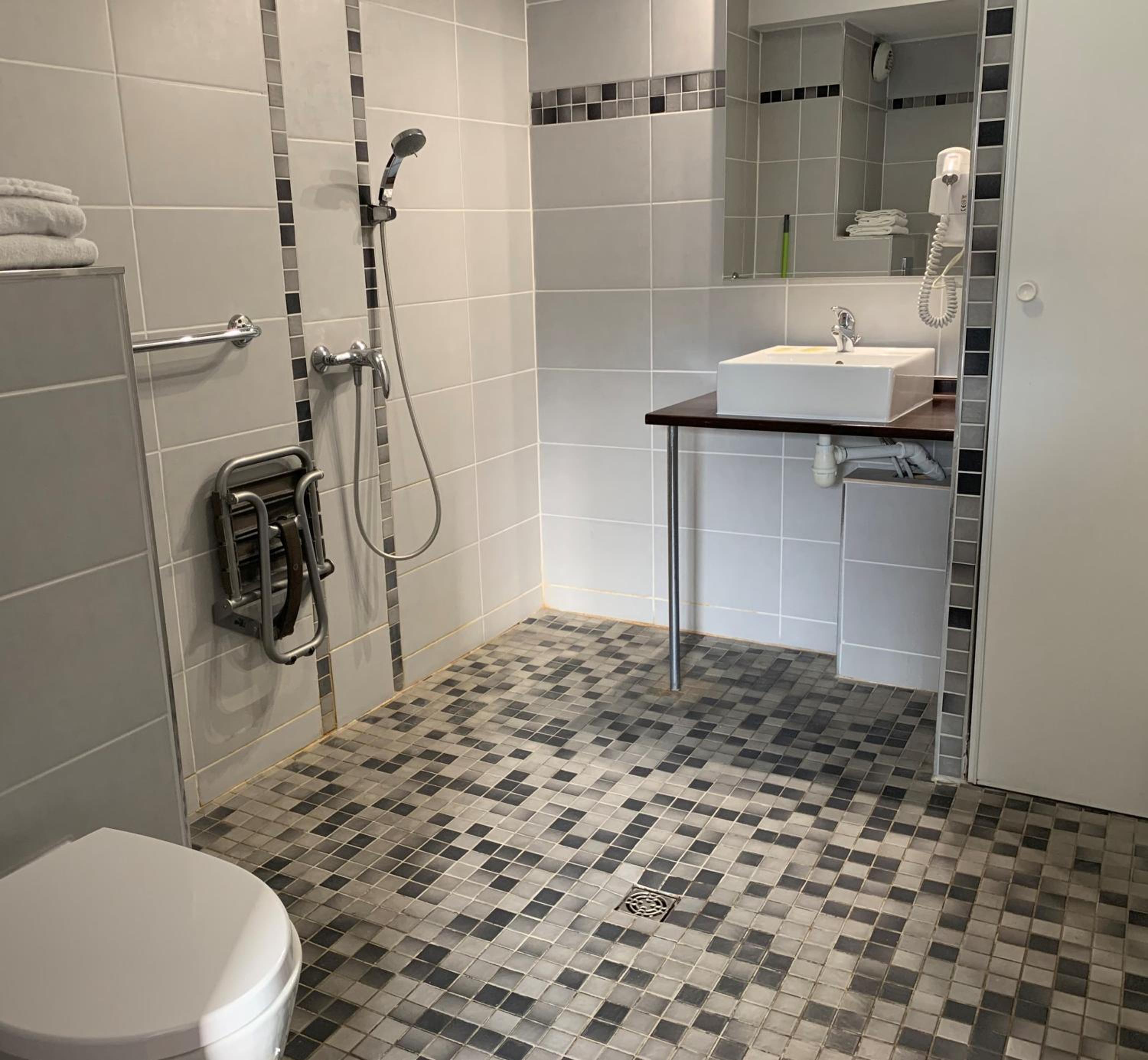 Apartment with Disable access (4 Adults)