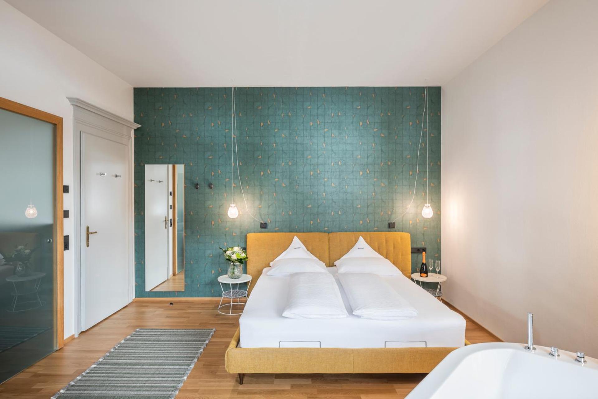 Small Double Room - Photo 1