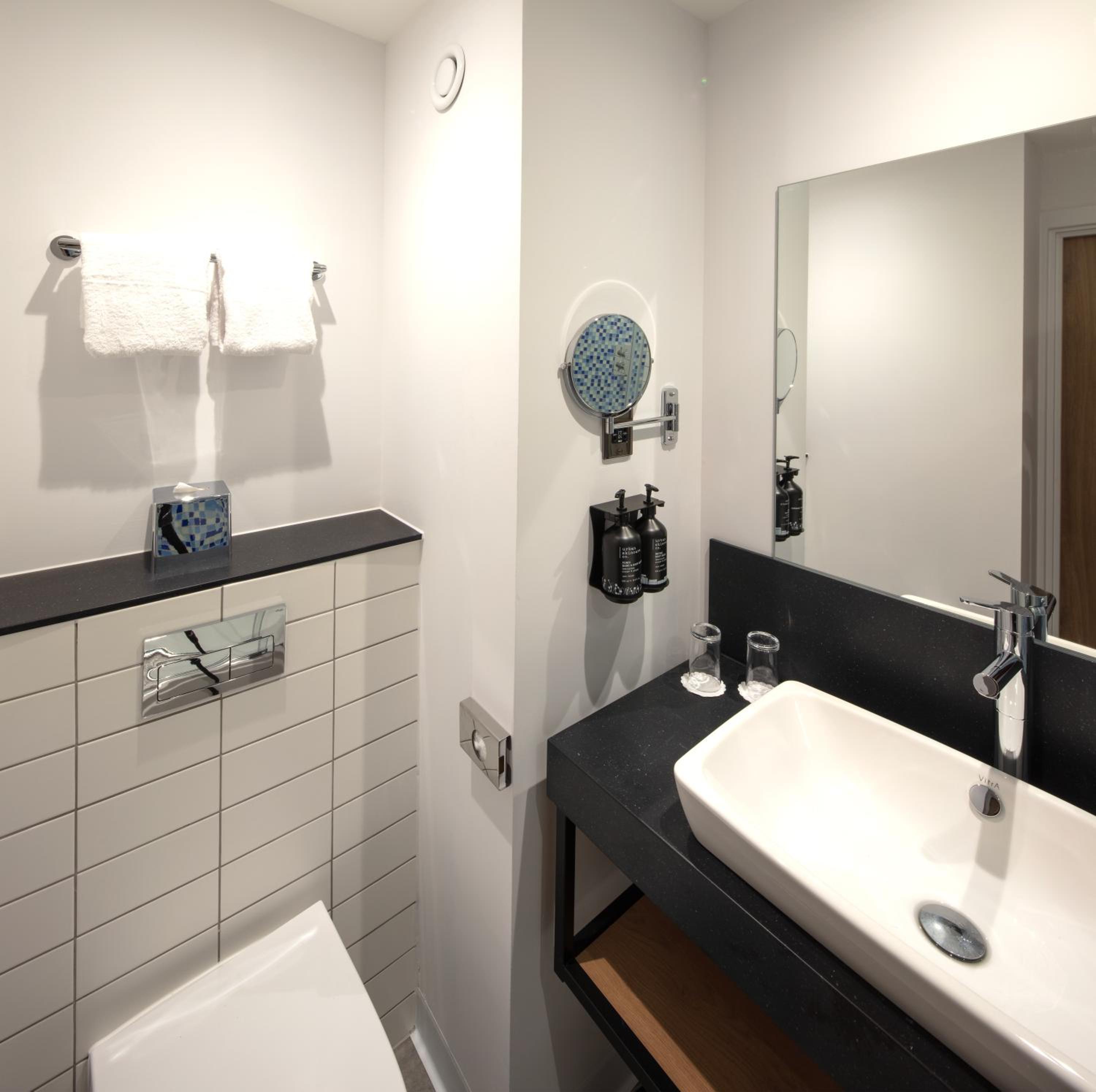 Standard Queen Room - Photo 14
