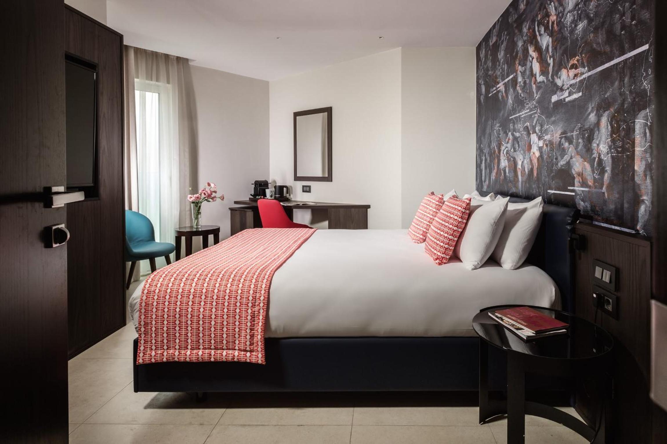 Standard Double or Twin Room - Photo 9