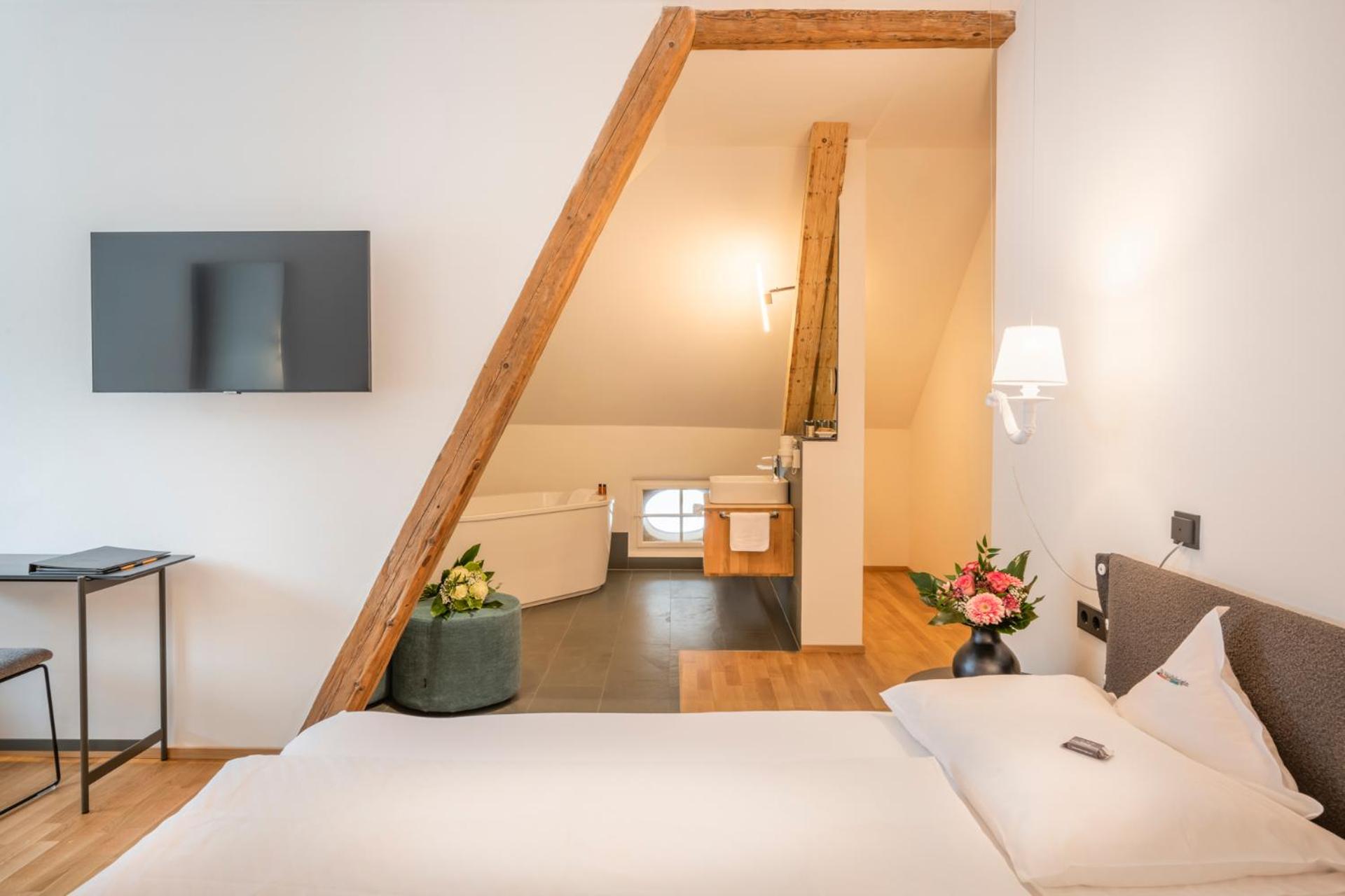 Small Double Room - Photo 3