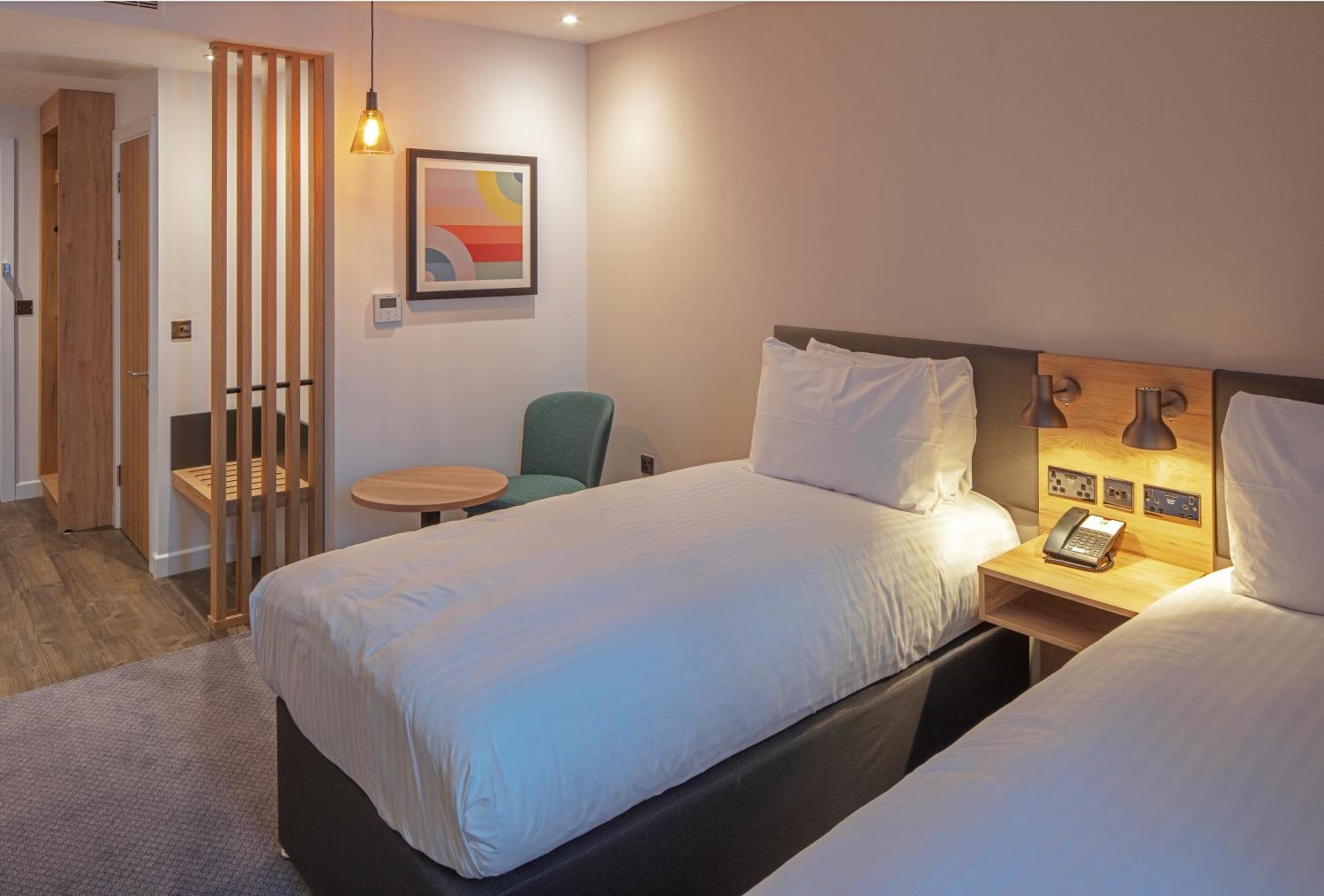 Standard Twin Room - Photo 1