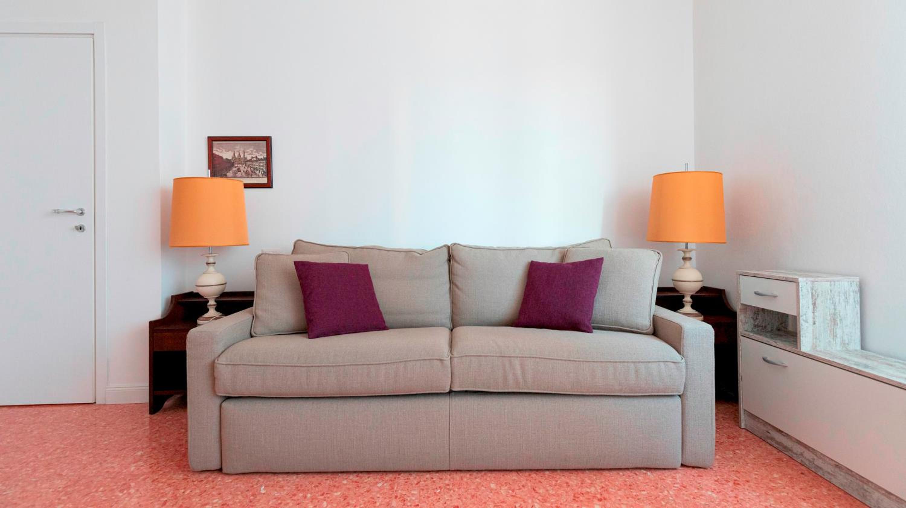One-Bedroom Apartment photo 1