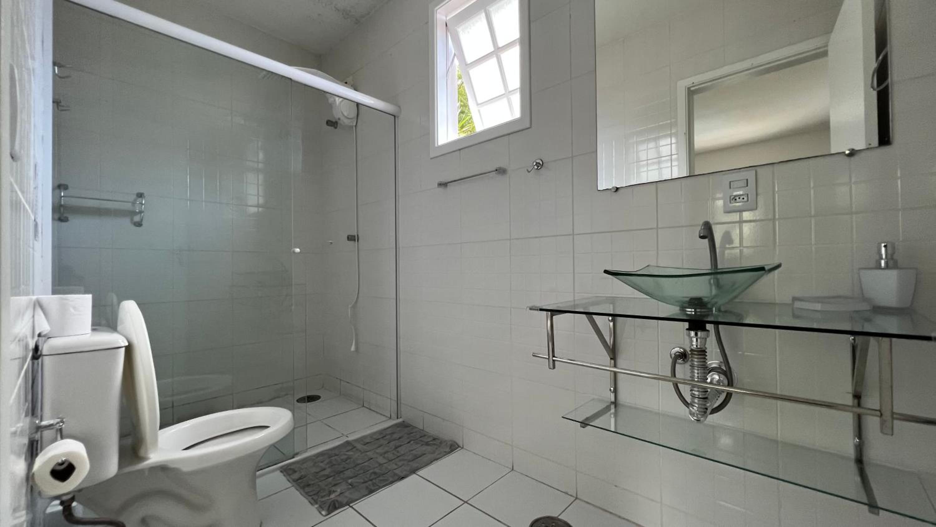 Six-Bedroom House photo 2