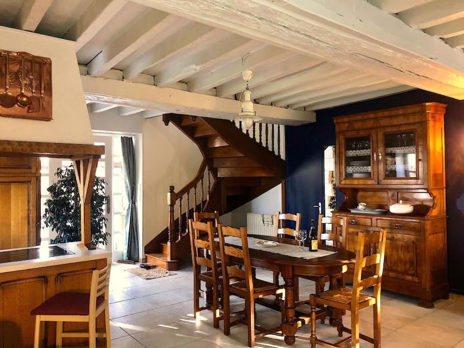 Seven-Bedroom House photo 1