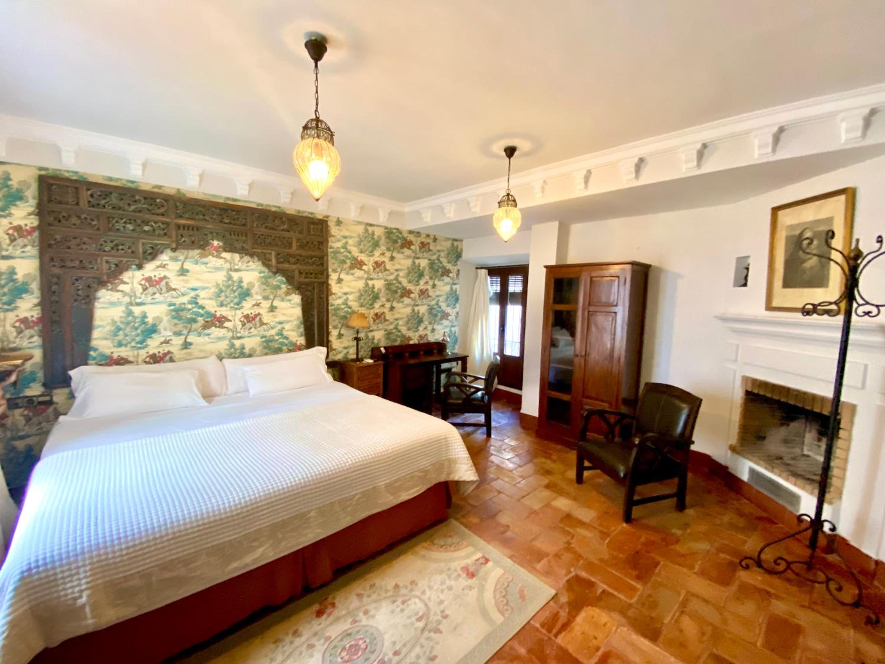 Suite - Photo 1