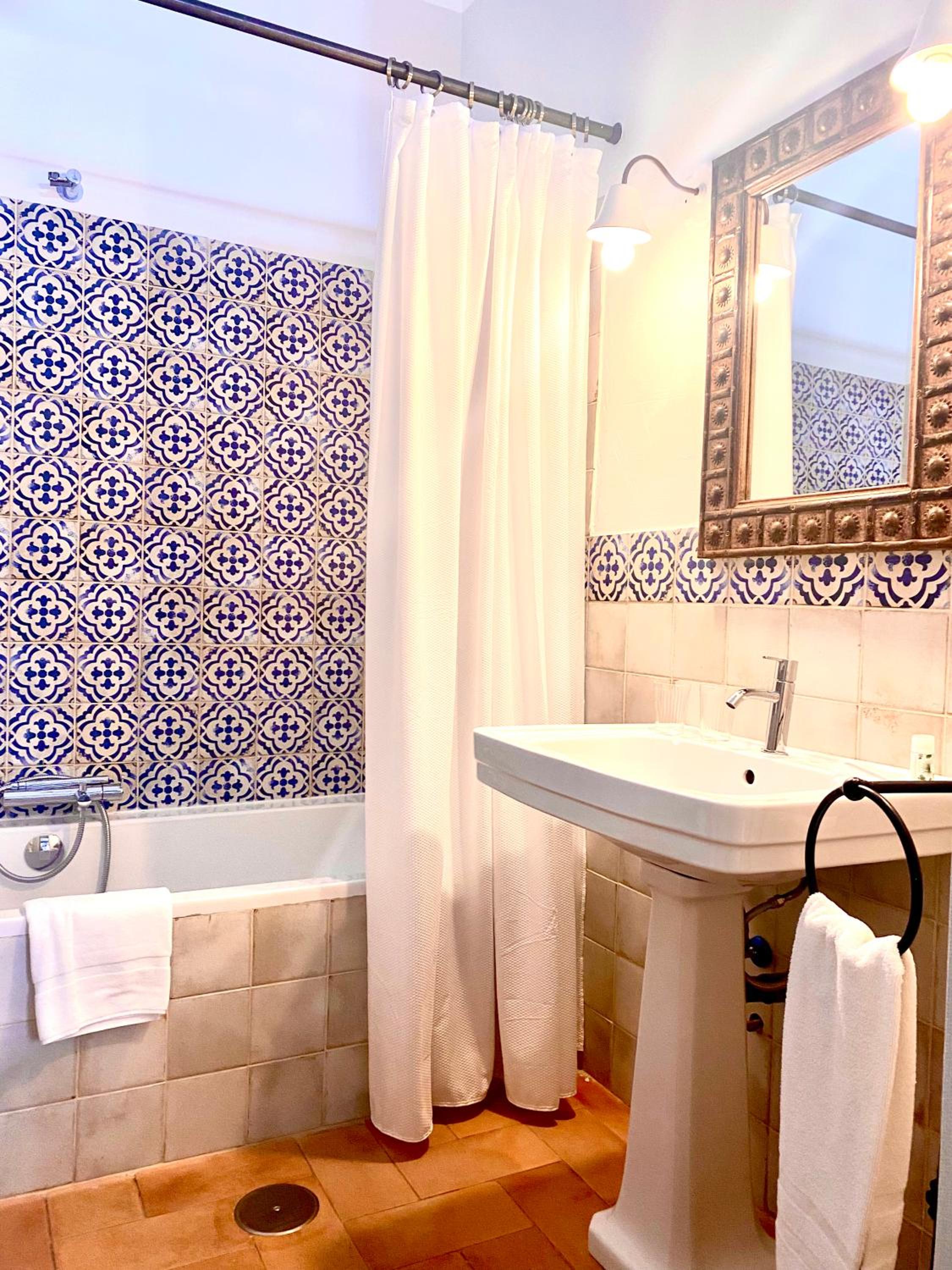 Deluxe Double Room - Photo 6