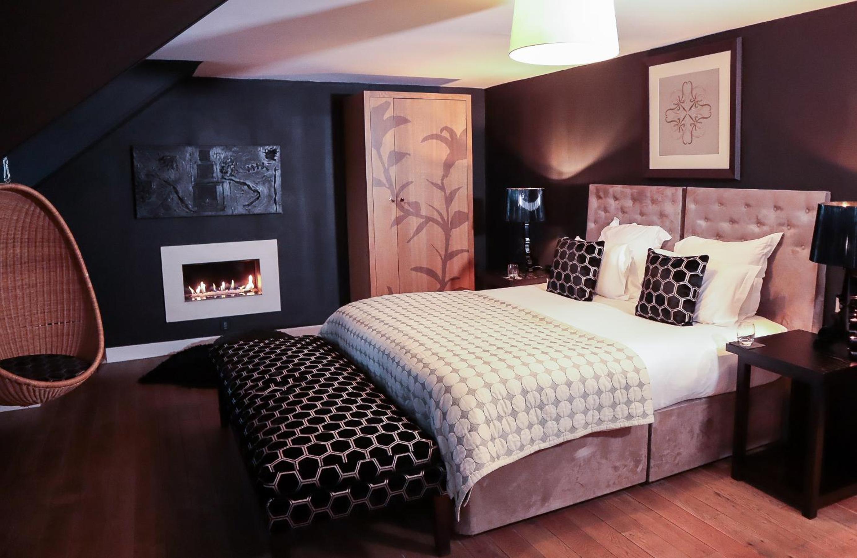 Black Suite - Photo 1