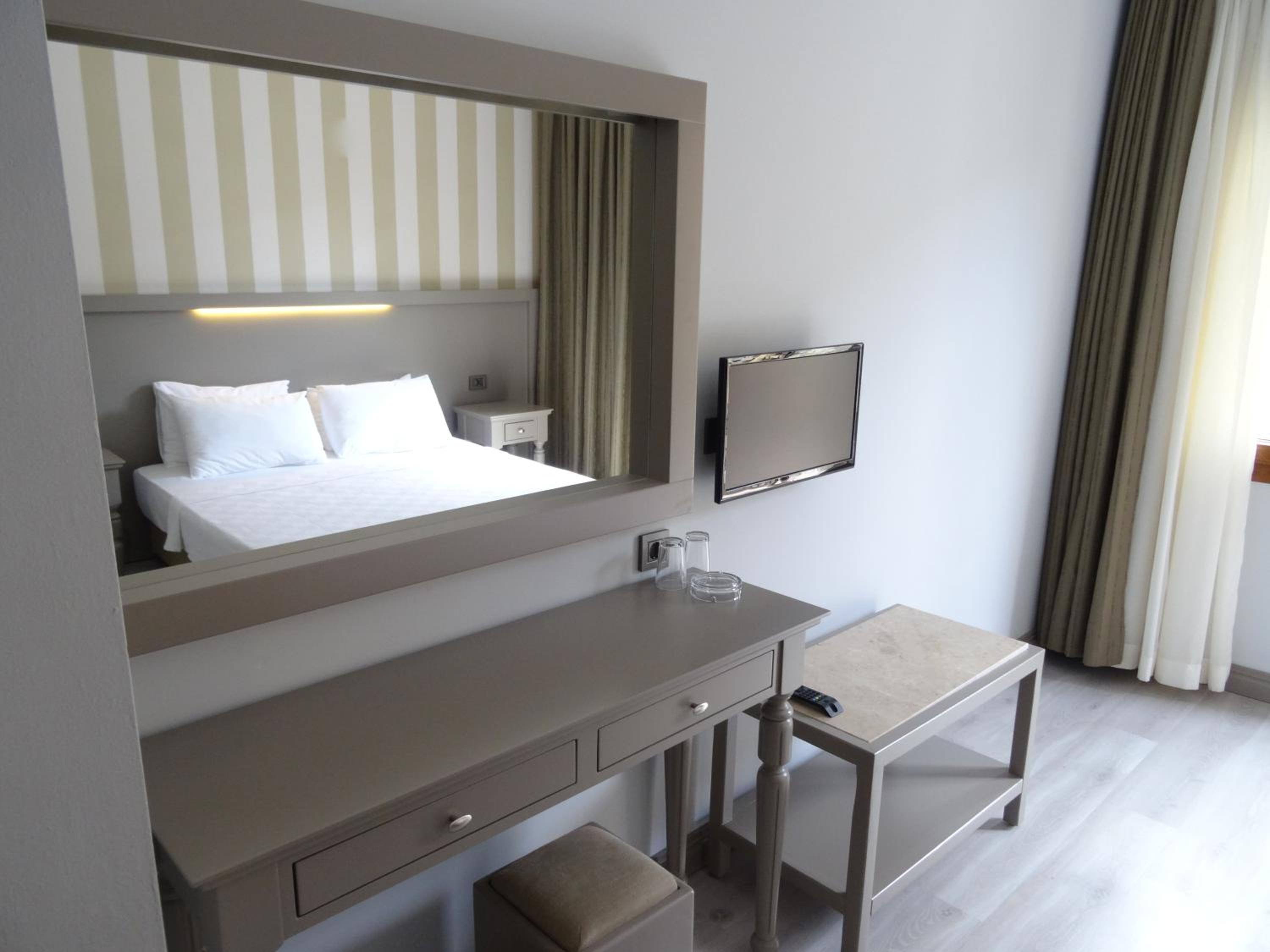 Standard Double or Twin Room - Photo 1