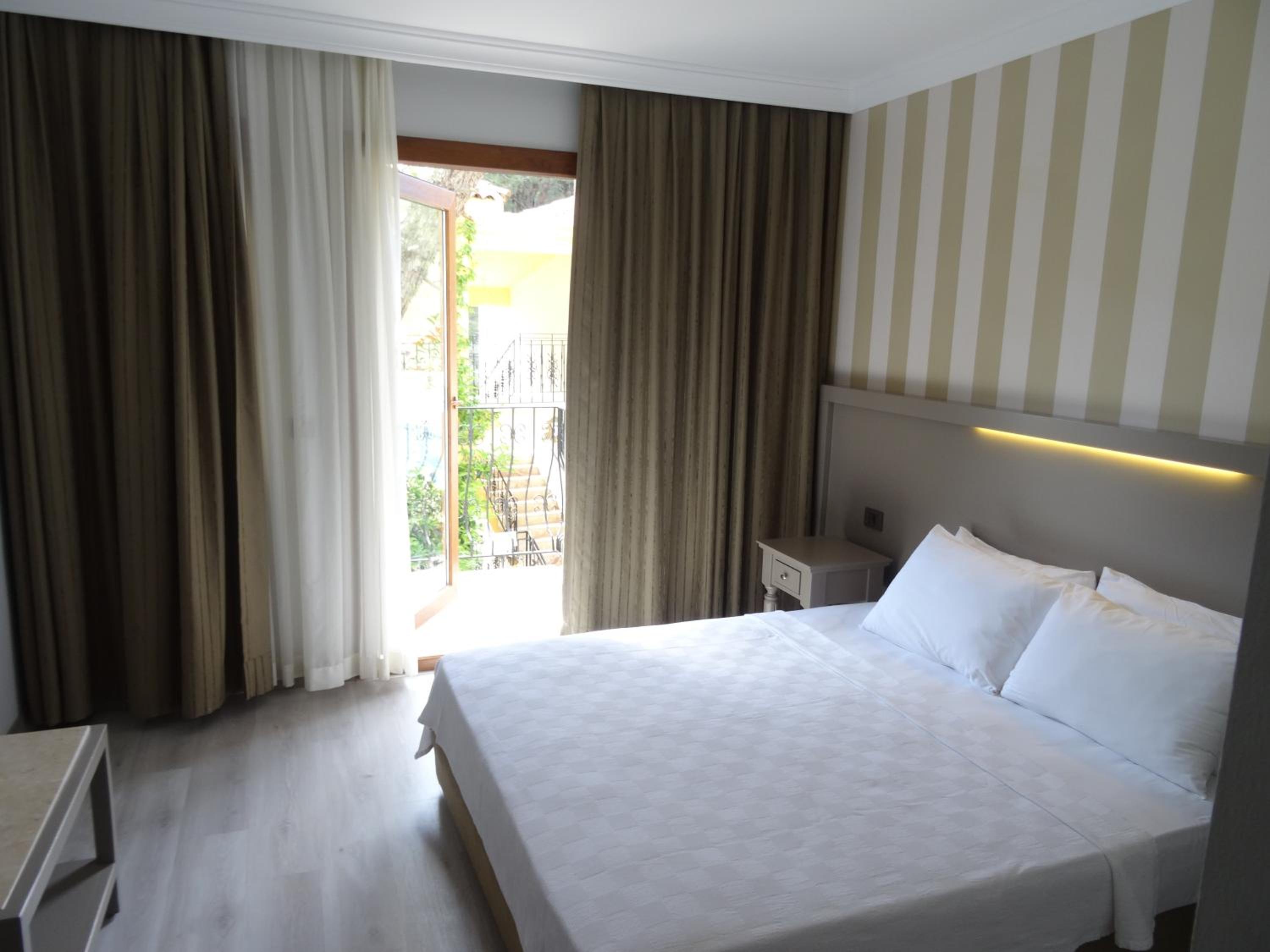 Standard Double or Twin Room - Photo 20