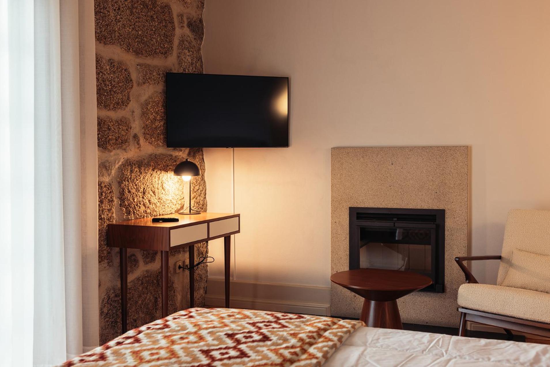 Deluxe Double Room - Photo 14