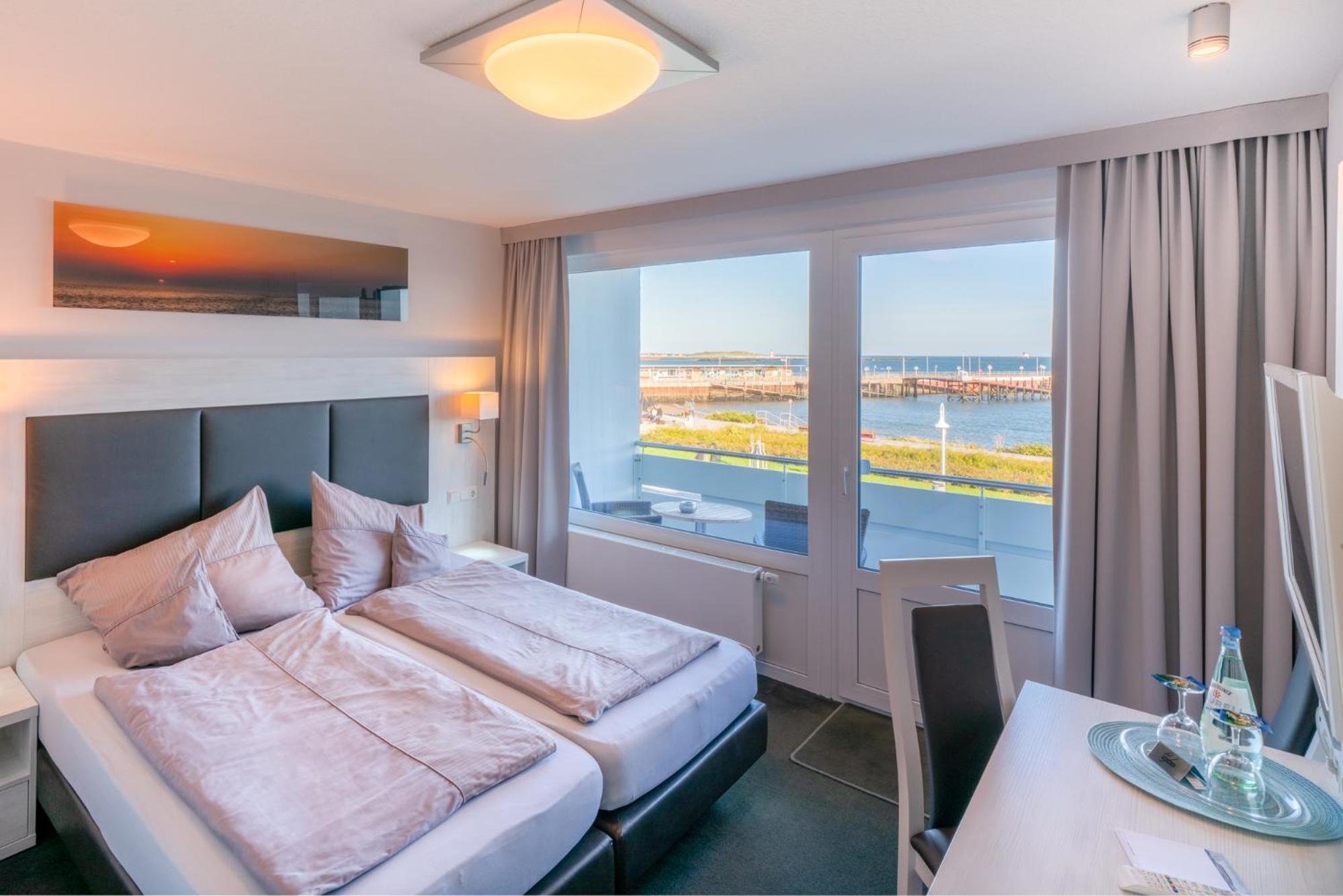 Double Room with Sea View and Balcony photo 3