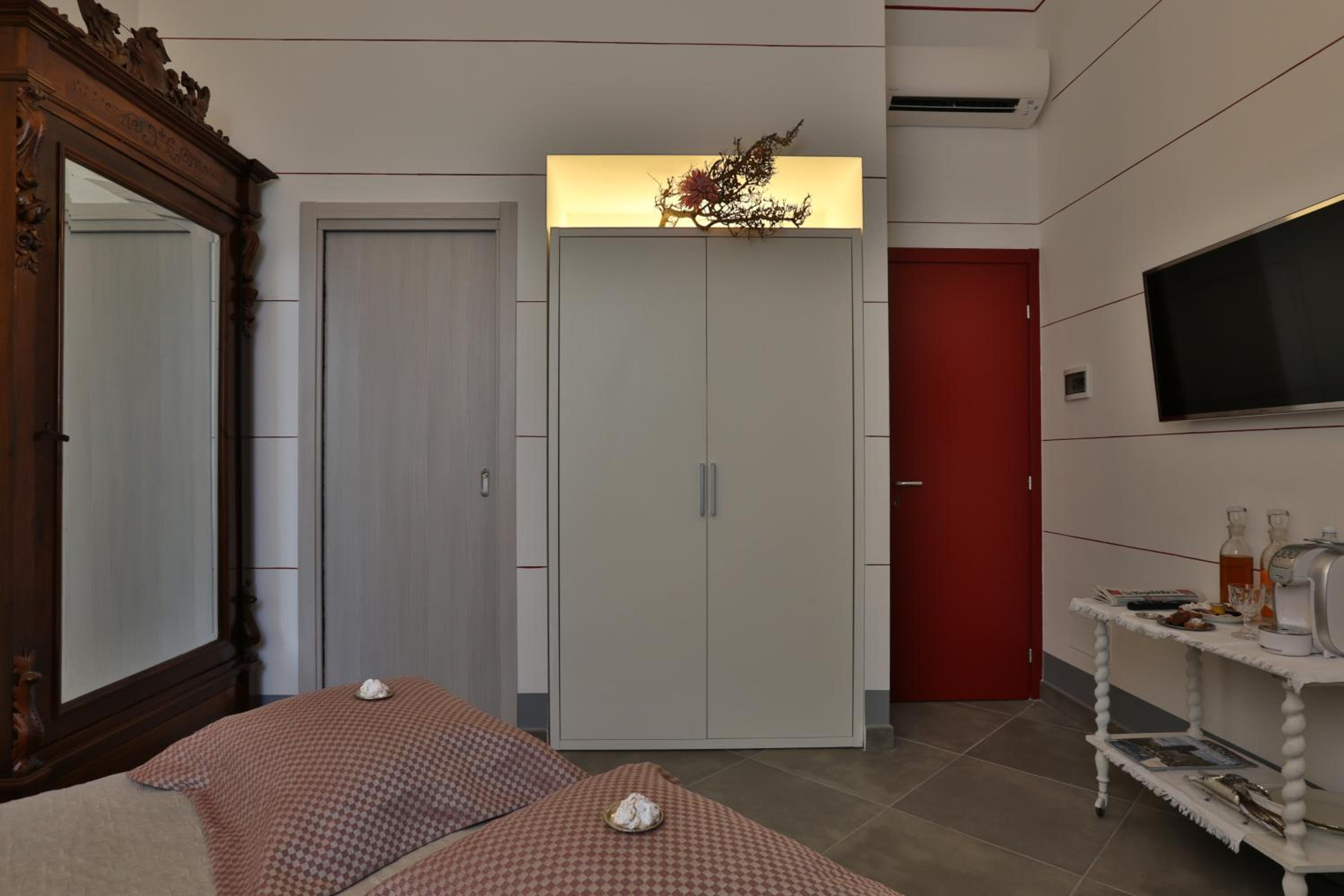 Double or Twin Room - Photo 7