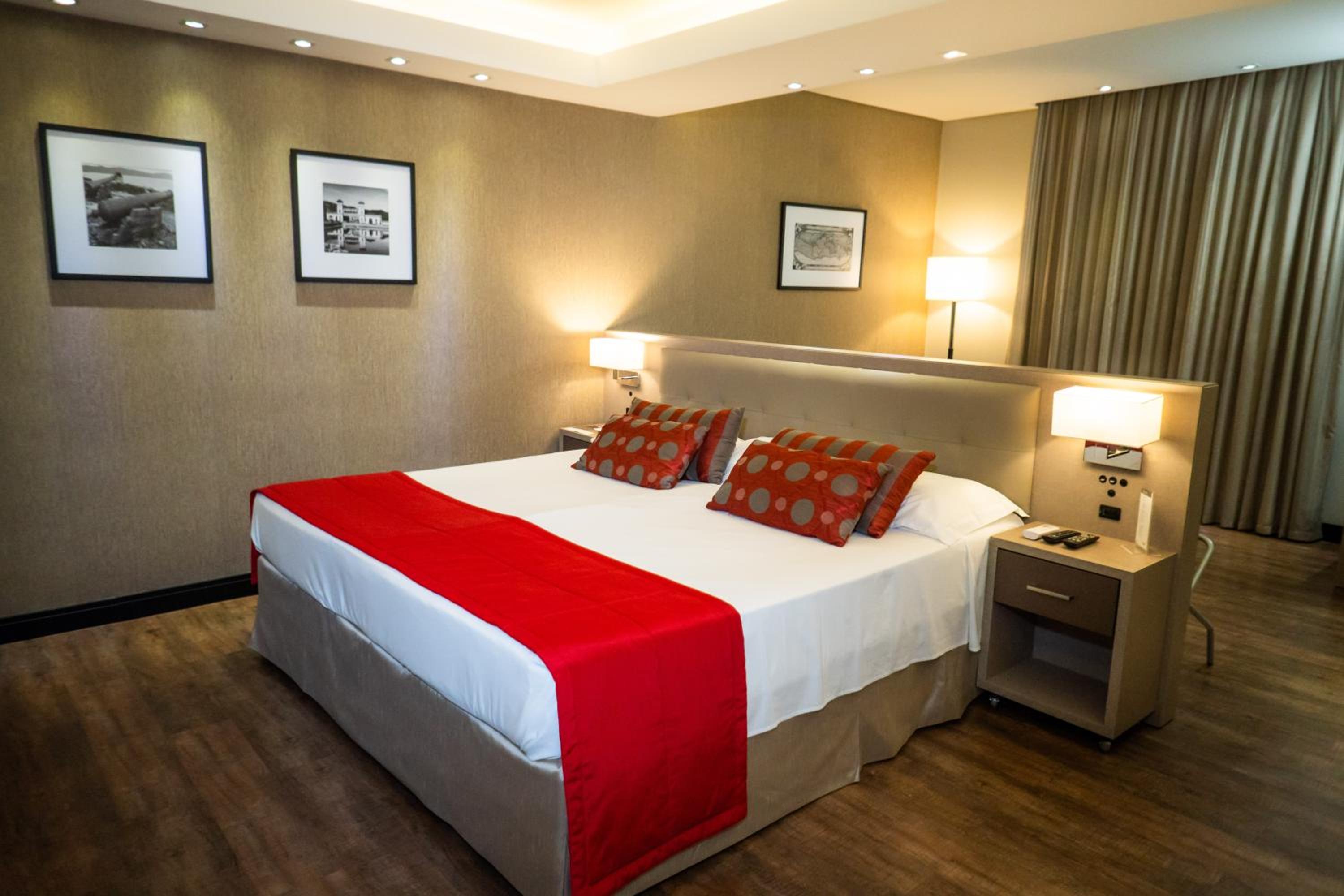 Premium Suite Triple with double bed