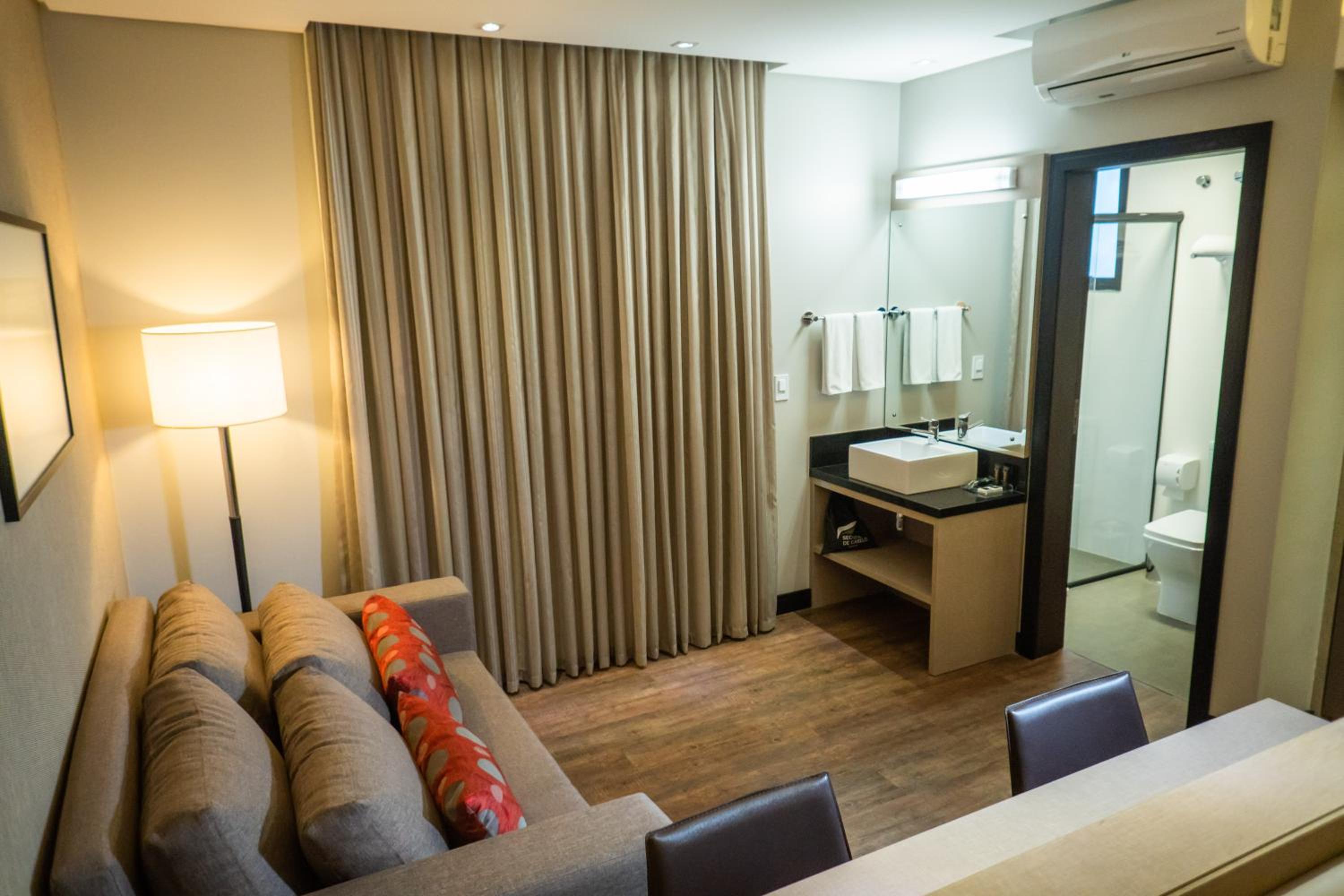 Premium Suite Triple with double bed