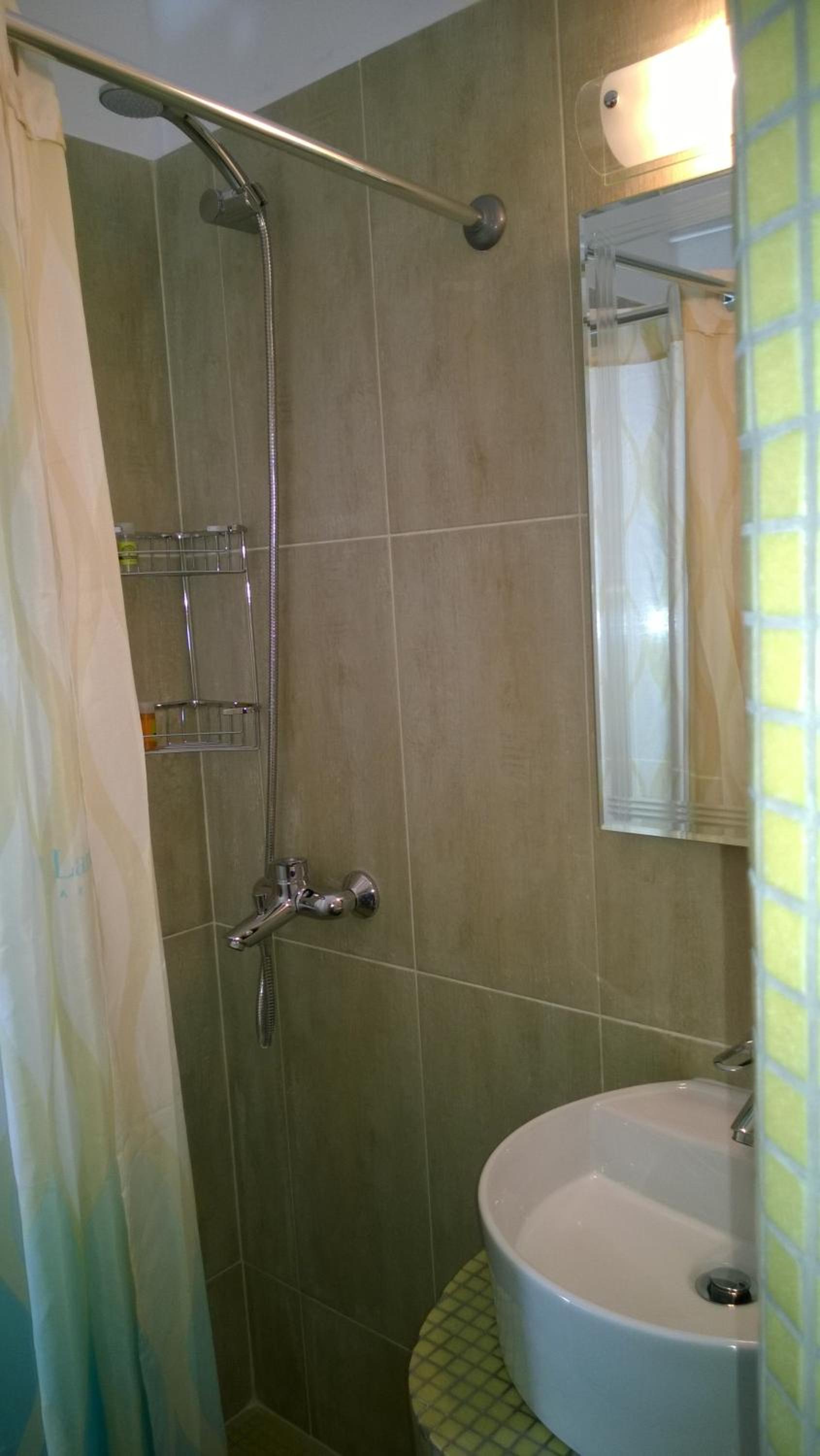 Double Room - Photo 6