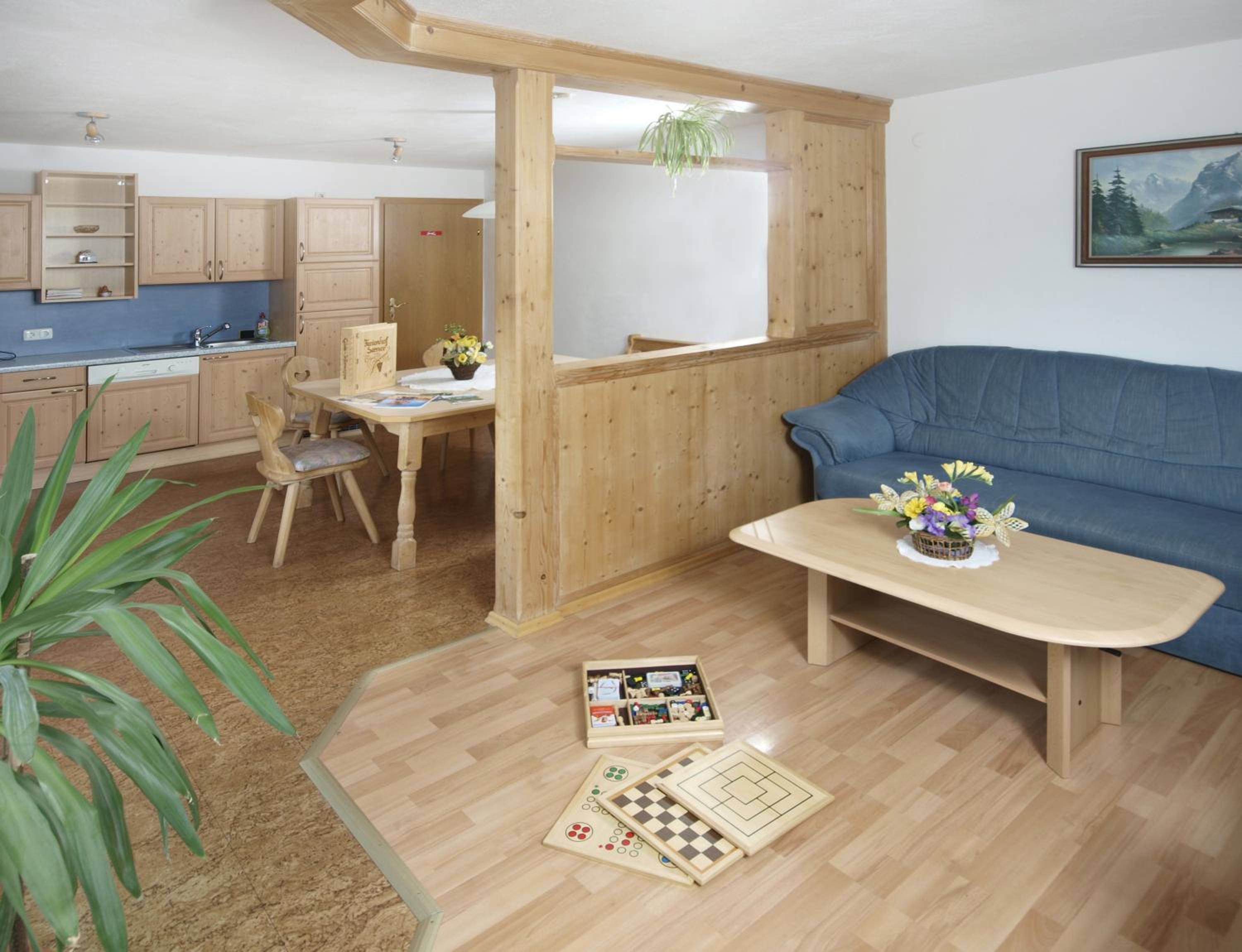 Four-Bedroom Apartment with Balcony photo 2