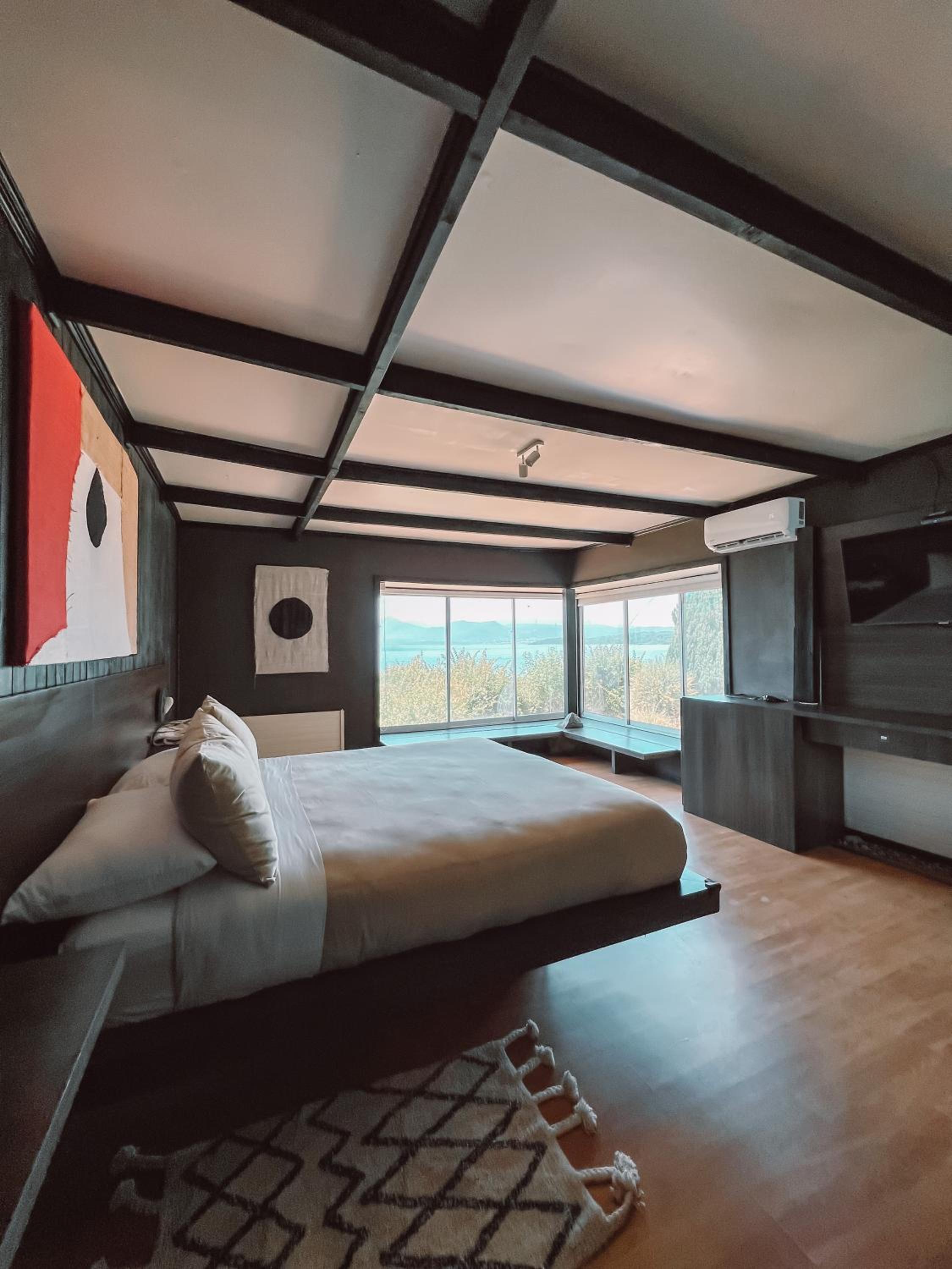 Deluxe Suite with Sea View photo 1