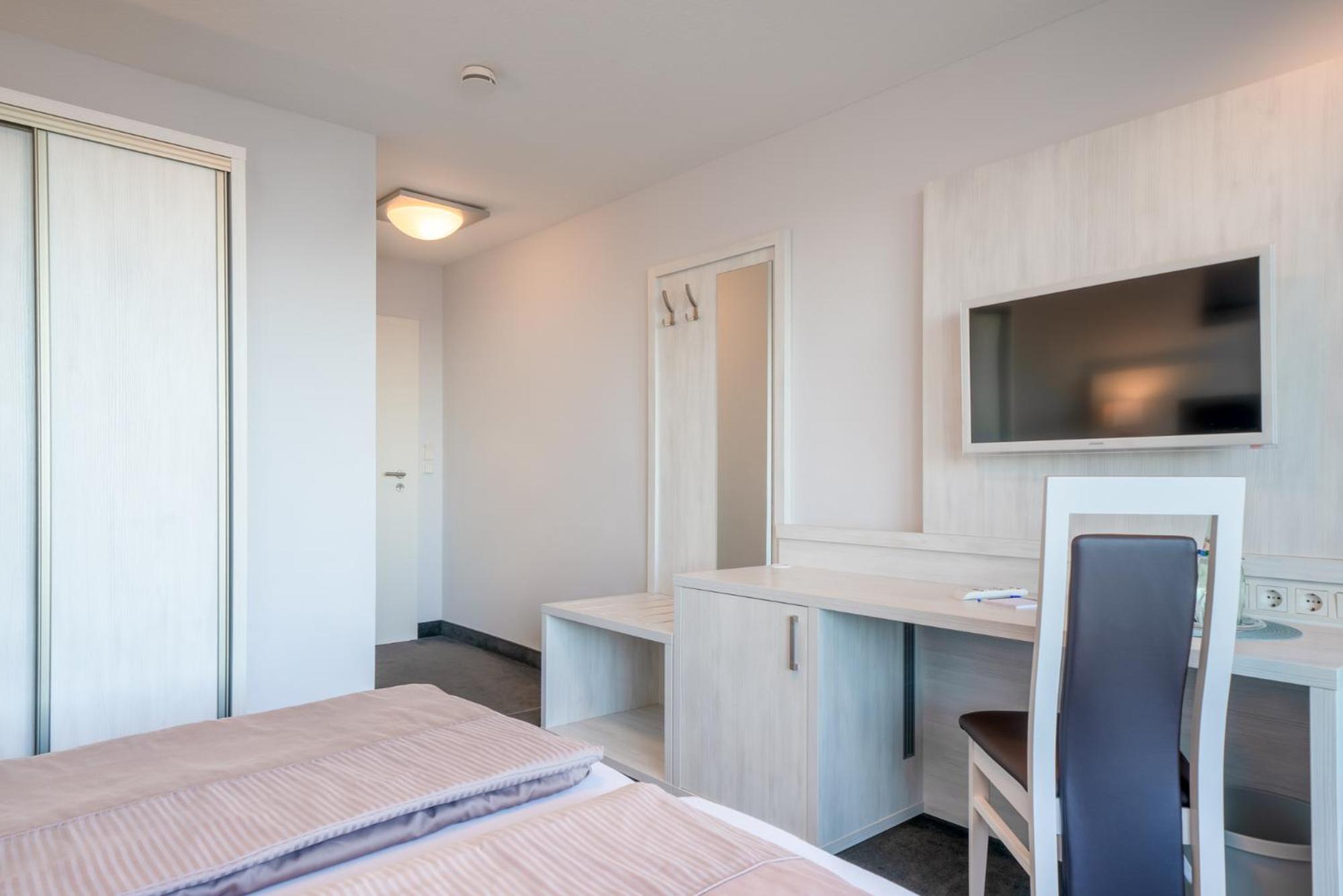 Double Room with Sea View and Balcony photo 2