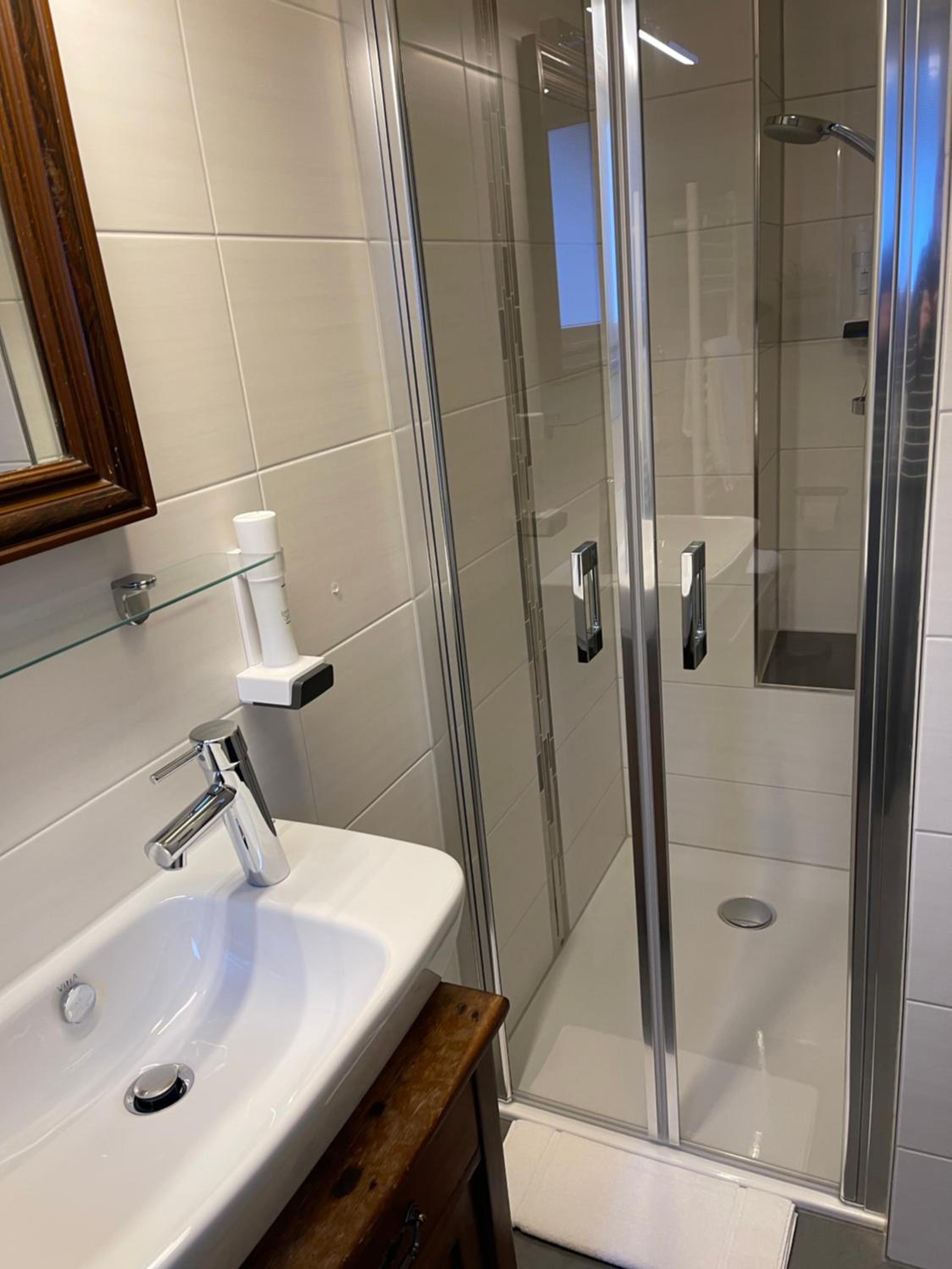 Deluxe Single Room with Shower photo 3