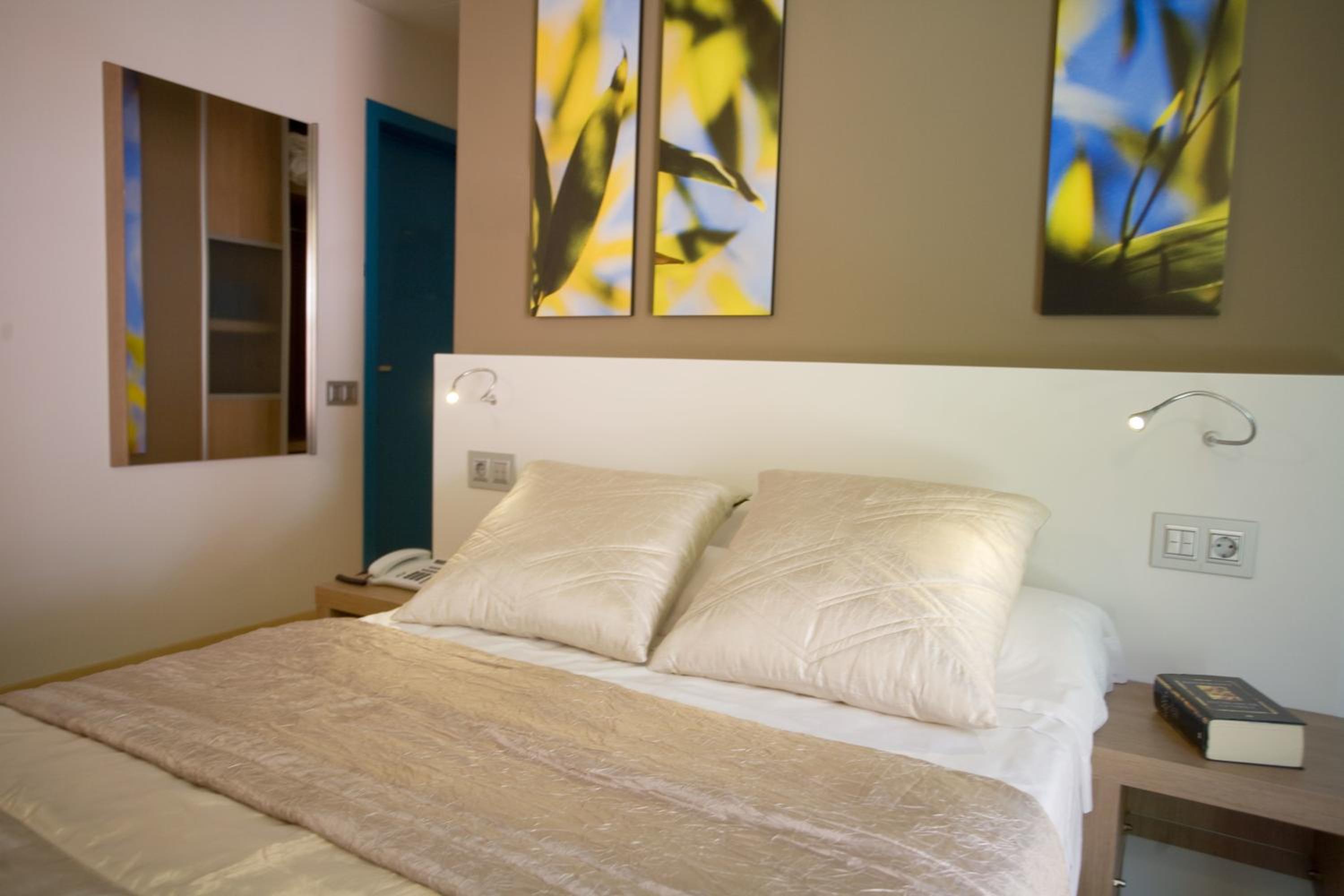 Budget Double Room photo 3