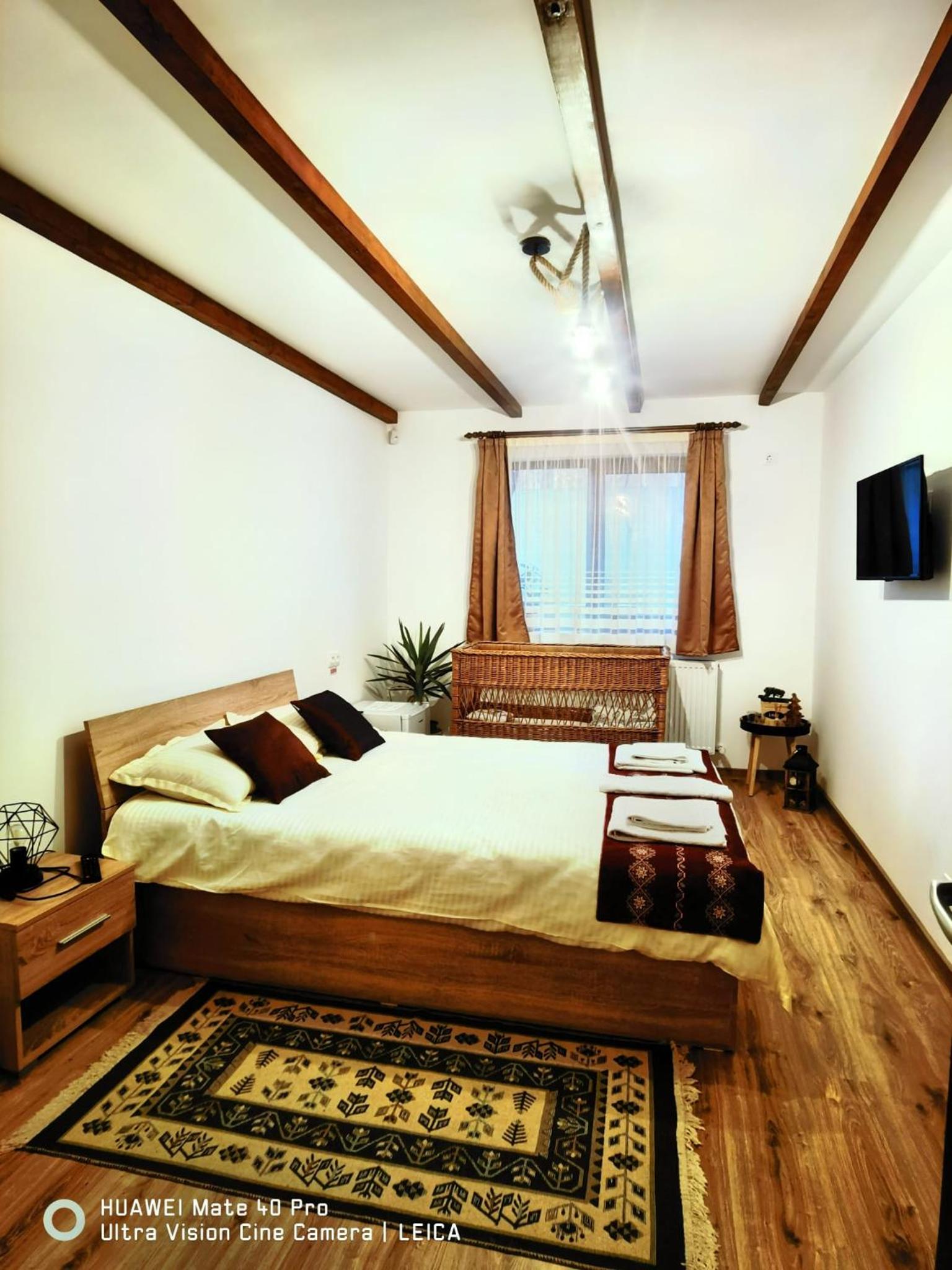 Double Room with Private Bathroom - Photo 1