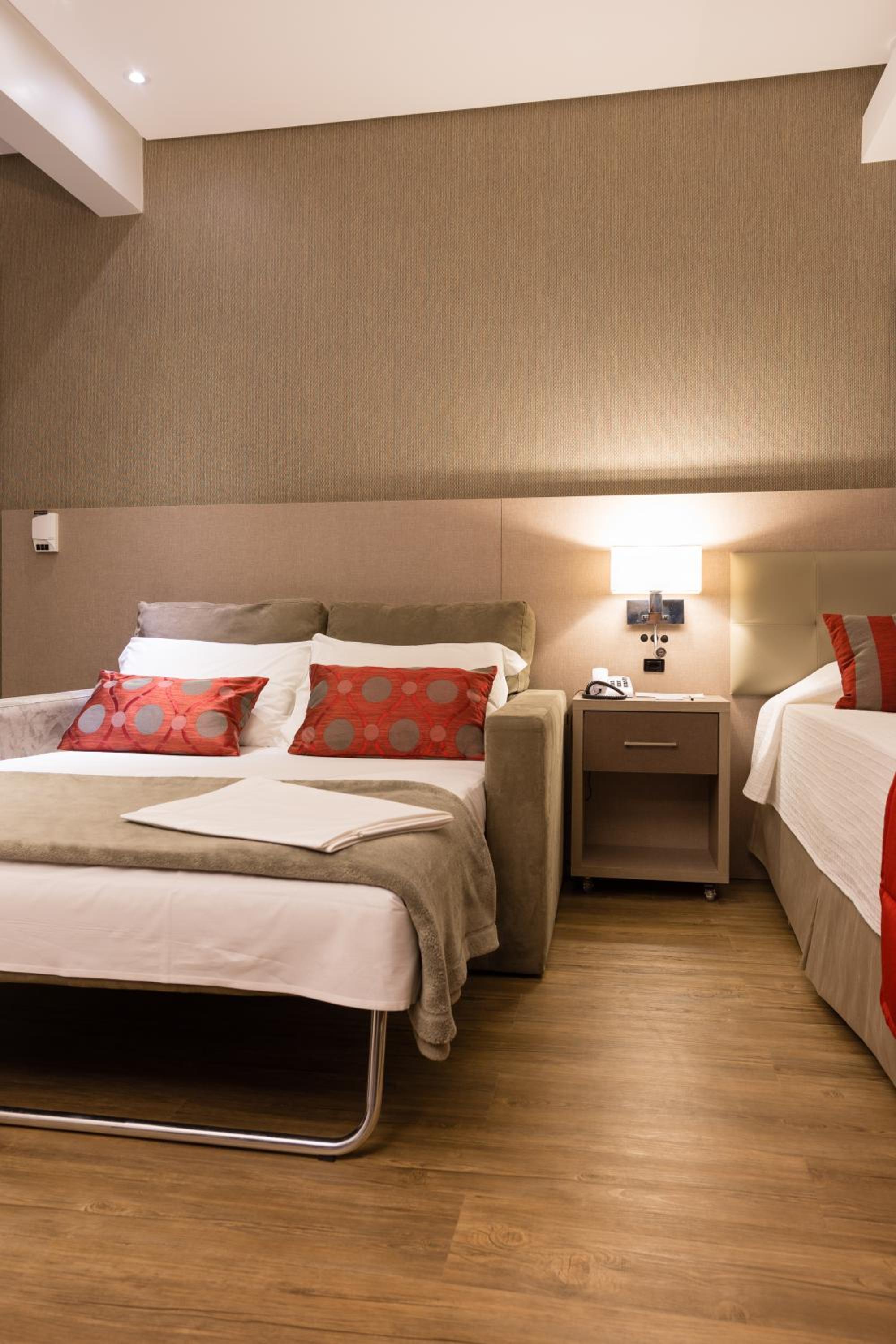 Premium Quadruple Room thumbnail 6