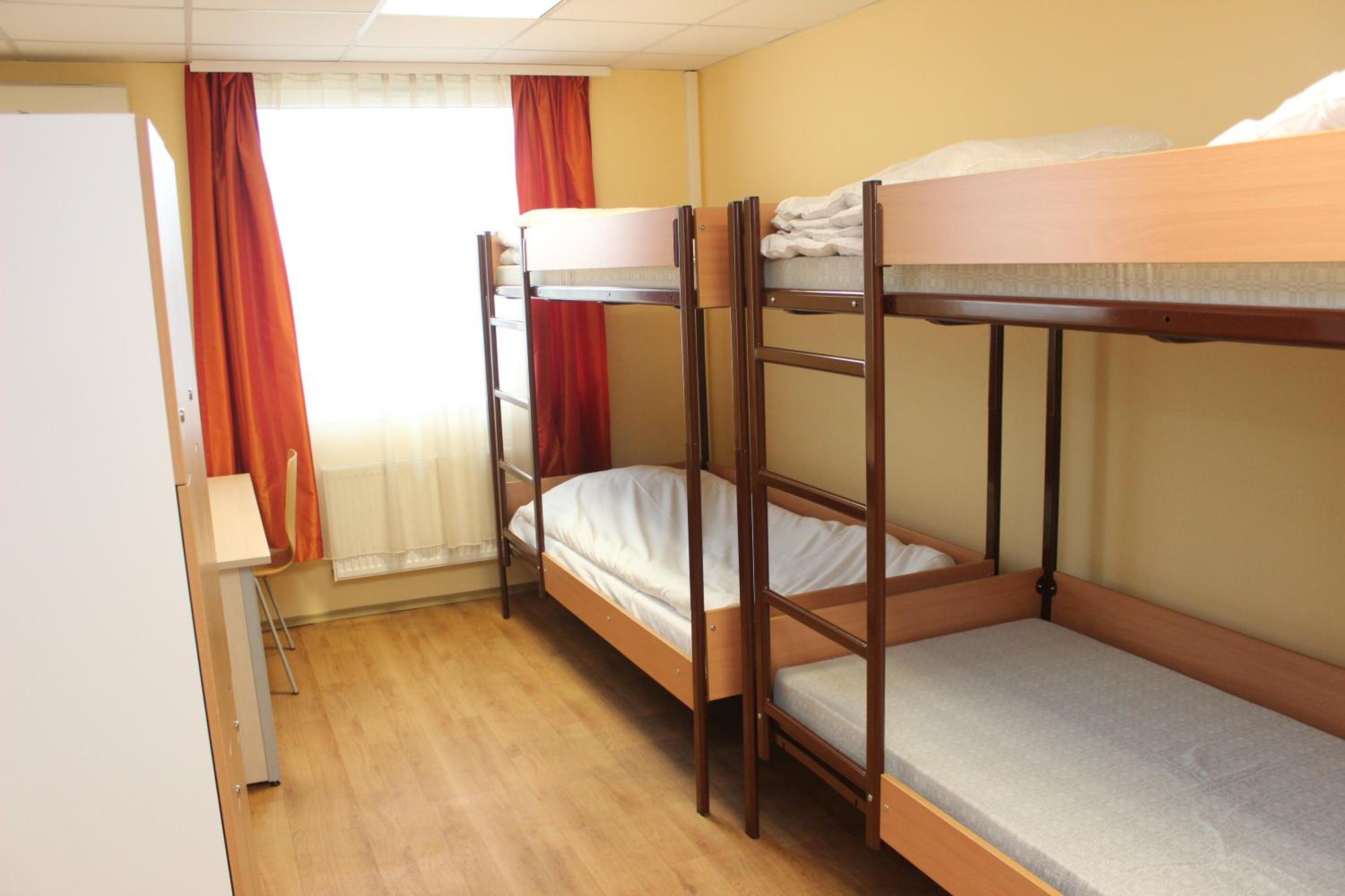 Bed in 10-Bed Mixed Dormitory Room with Shared Bathroom photo 2