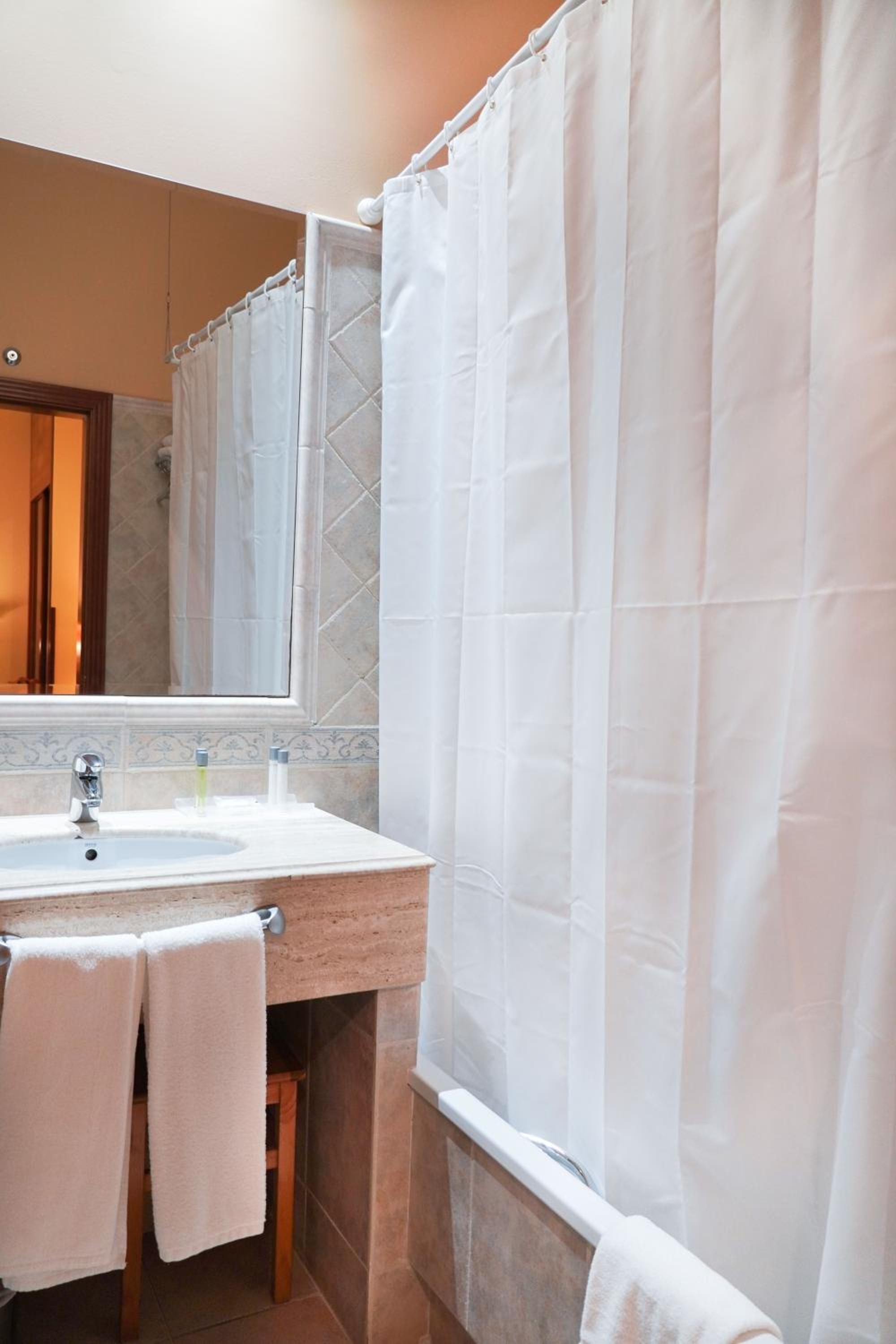 Budget Double or Twin Room - Photo 7