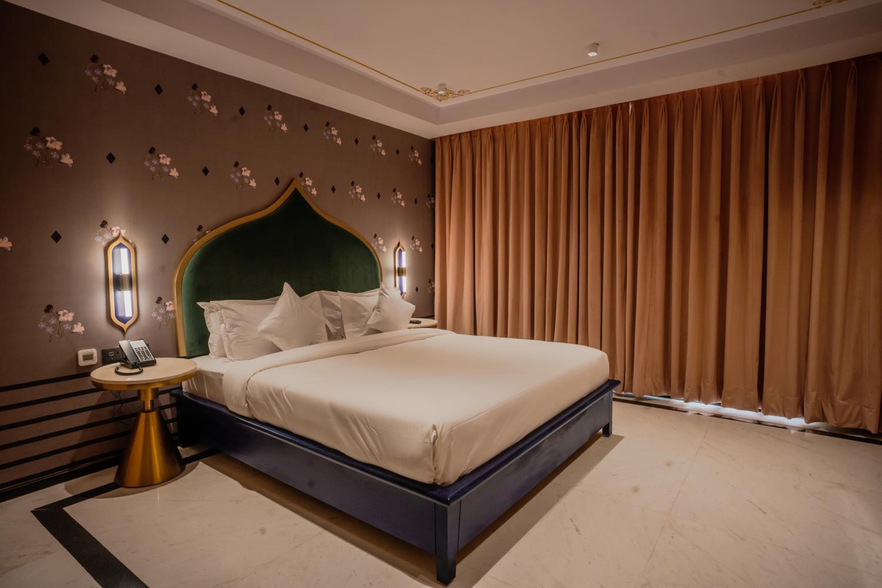 Standard Suite - Photo 13