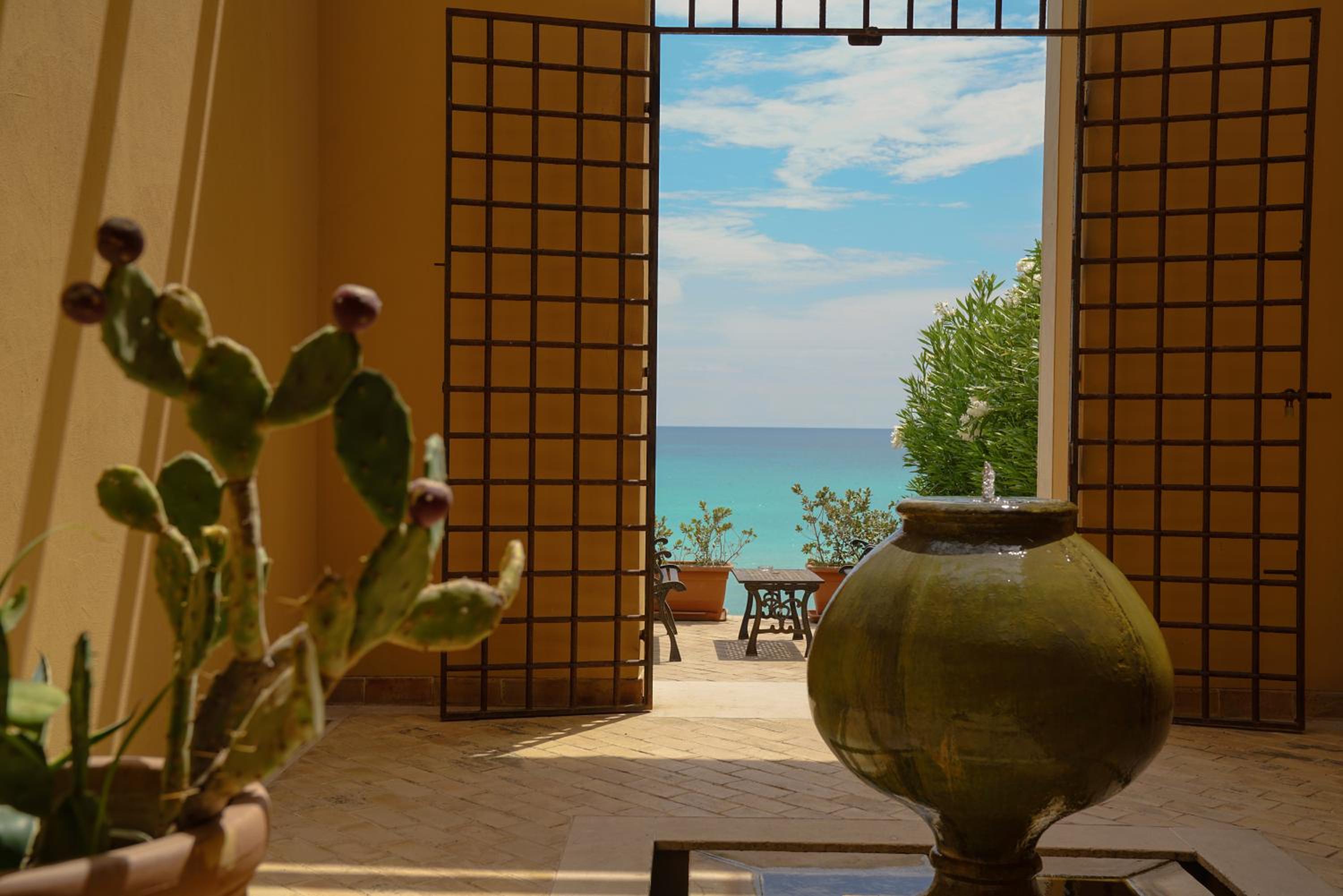Suite - Photo 9