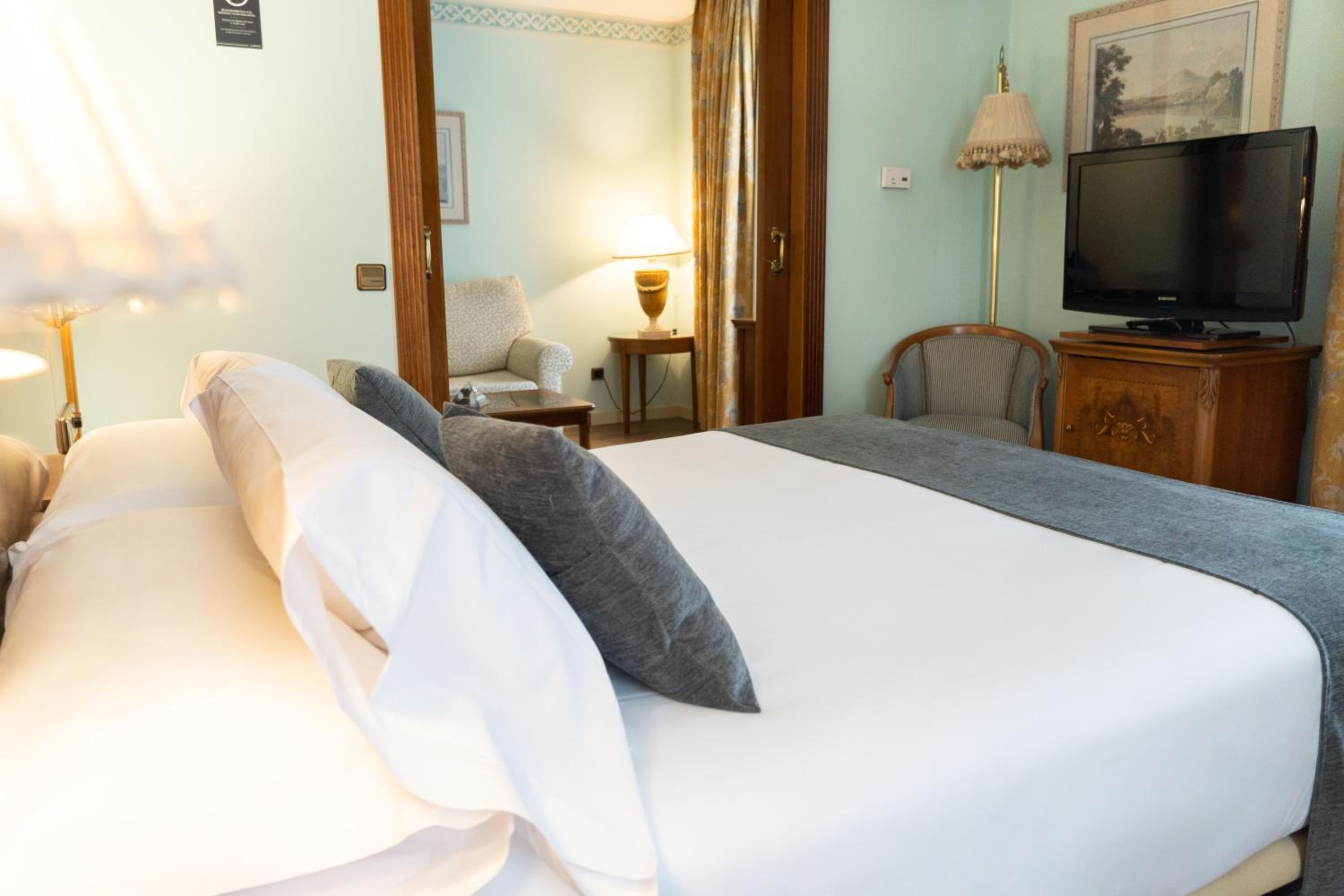 Superior Double Room - Photo 11